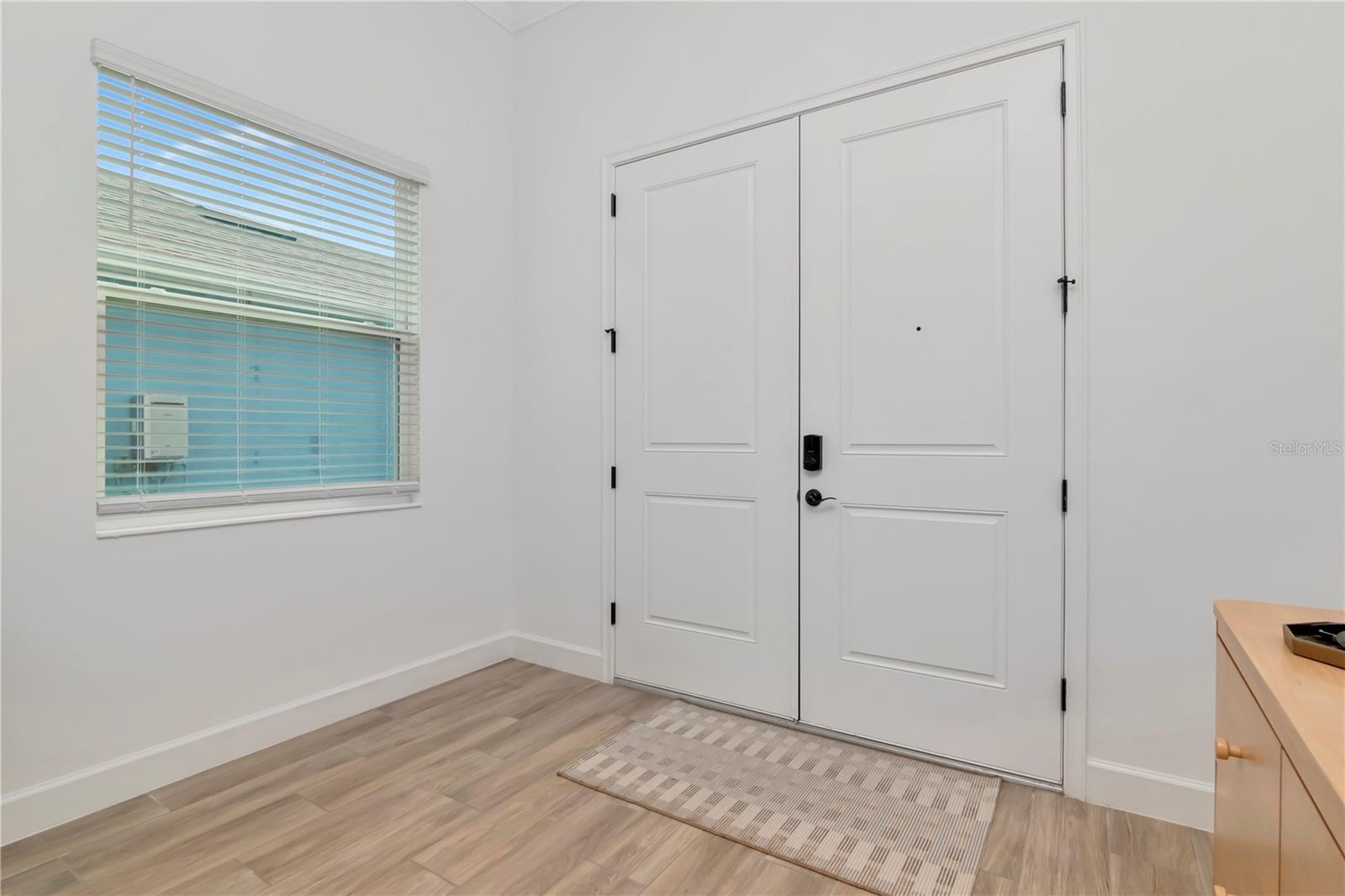 Image 4 of 73 For 979 Signet Drive