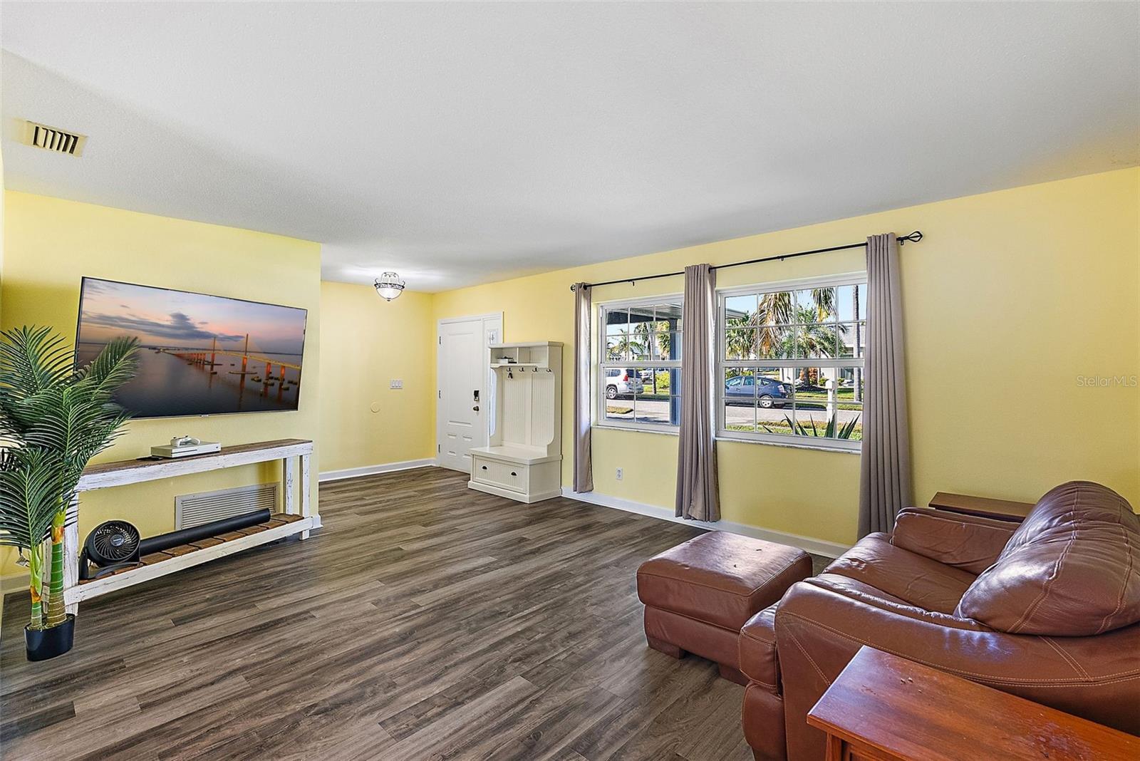 Image 5 of 40 For 13119 111th Lane