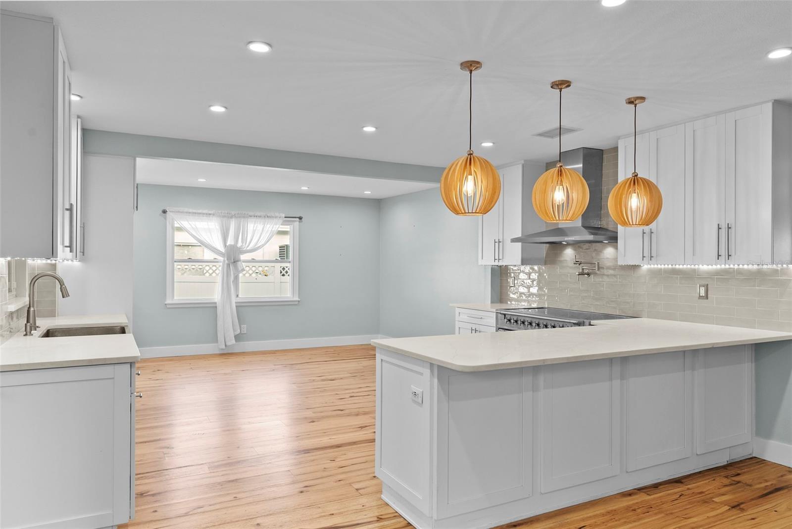 Image 10 of 56 For 710 Davis Boulevard