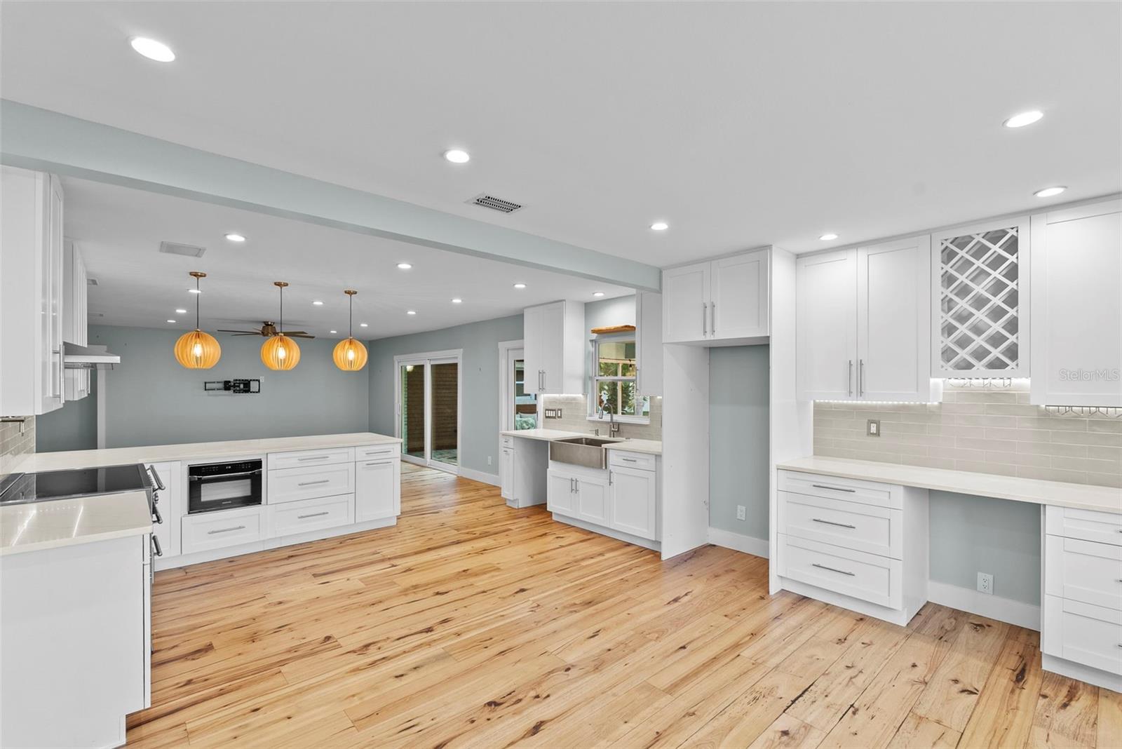 Image 12 of 56 For 710 Davis Boulevard