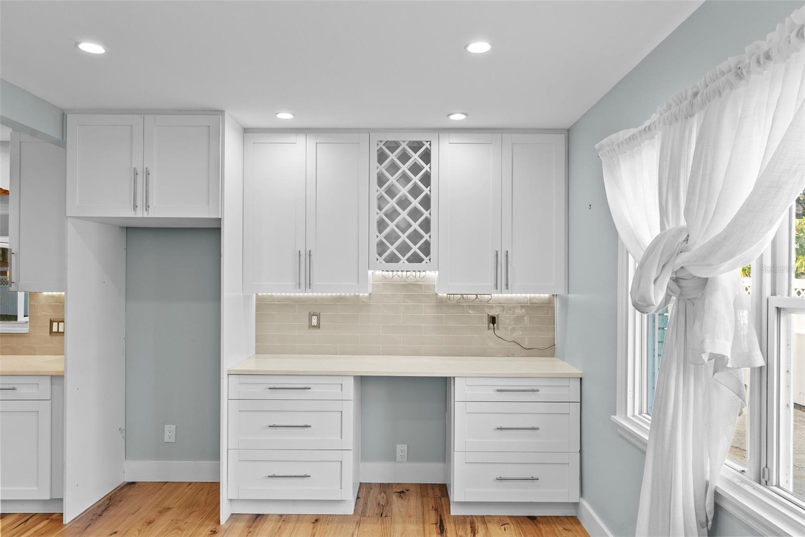 Image 13 of 56 For 710 Davis Boulevard