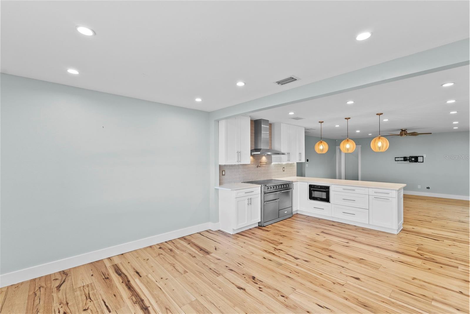 Image 14 of 56 For 710 Davis Boulevard