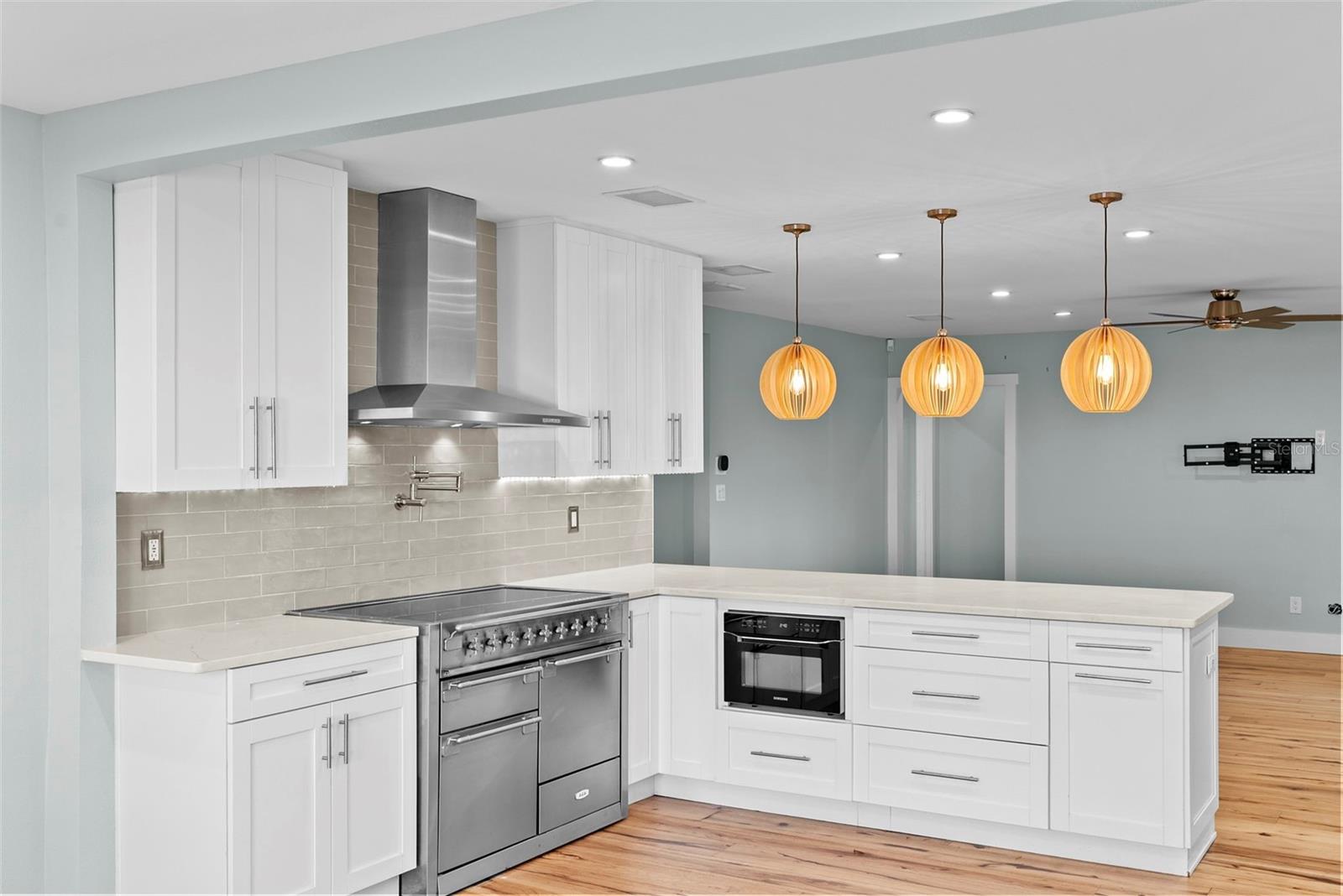 Image 15 of 56 For 710 Davis Boulevard