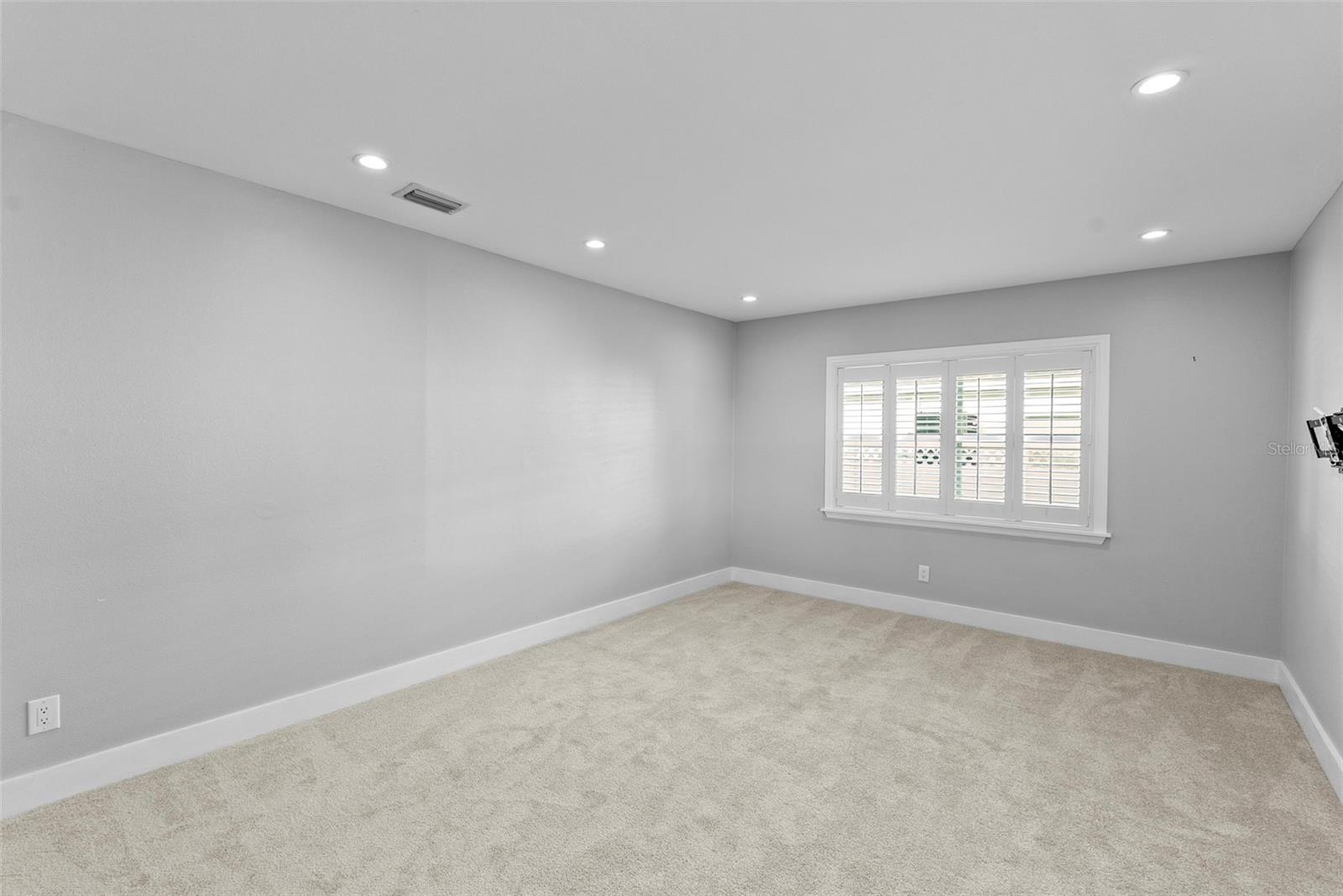 Image 17 of 56 For 710 Davis Boulevard