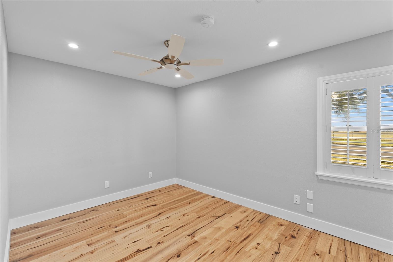 Image 20 of 56 For 710 Davis Boulevard