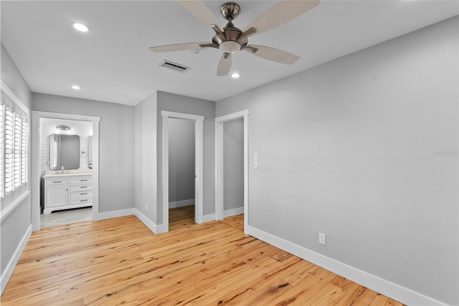 Image 21 of 56 For 710 Davis Boulevard