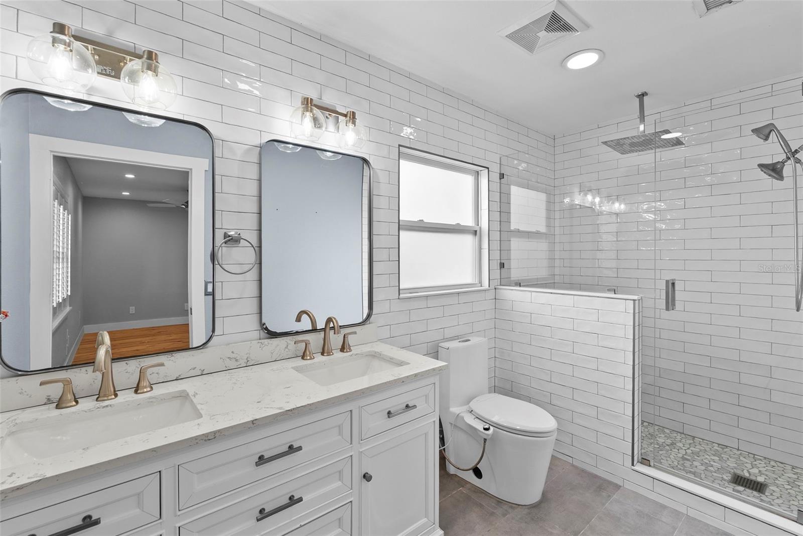 Image 22 of 56 For 710 Davis Boulevard