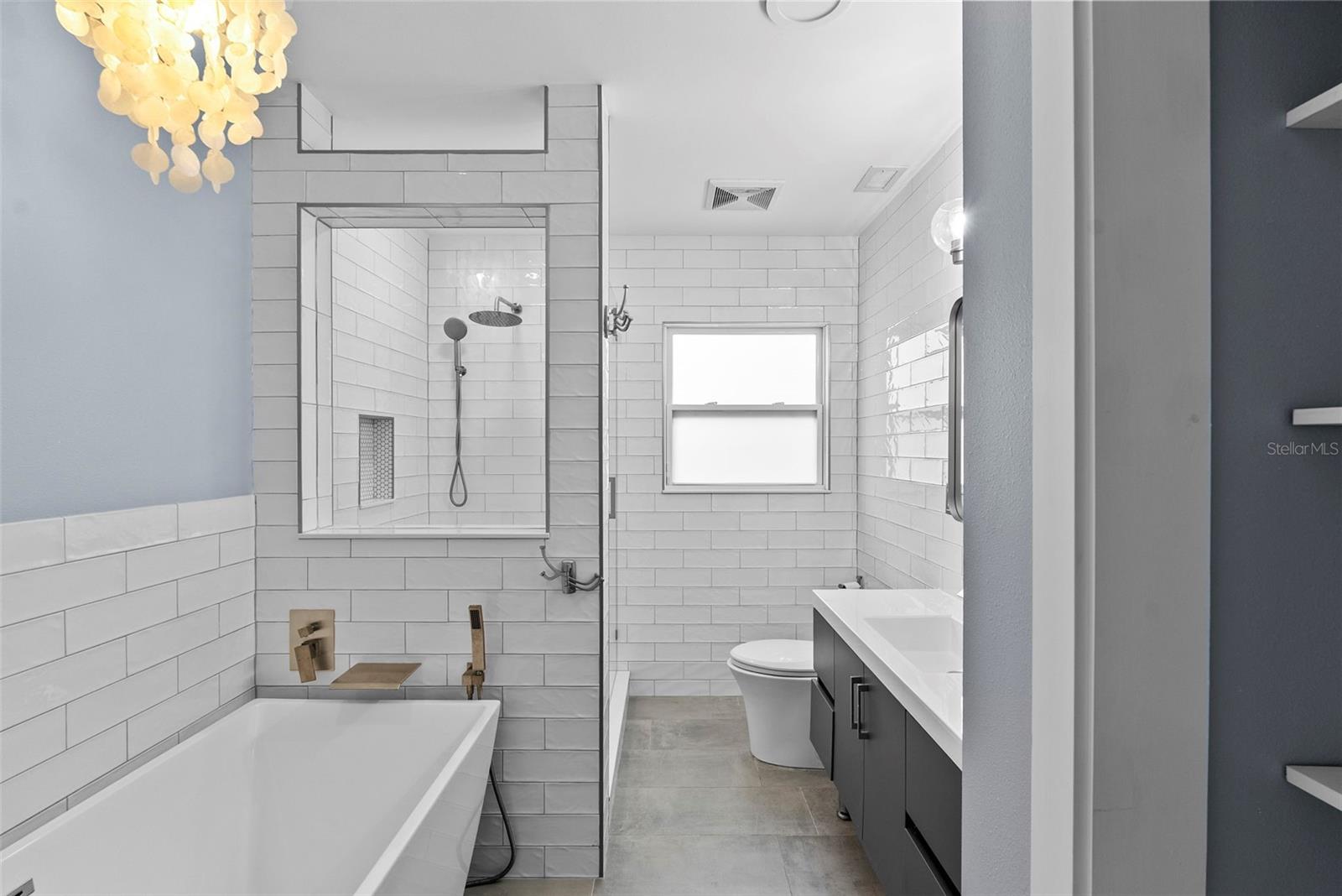 Image 24 of 56 For 710 Davis Boulevard