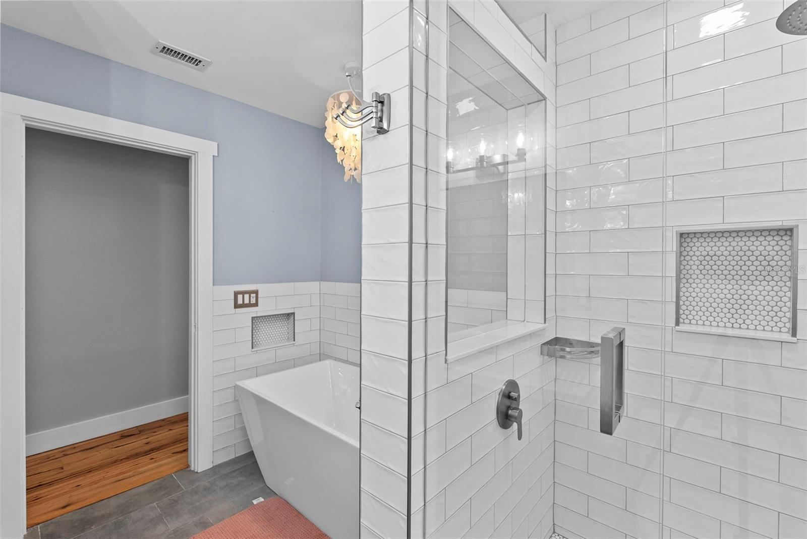 Image 26 of 56 For 710 Davis Boulevard