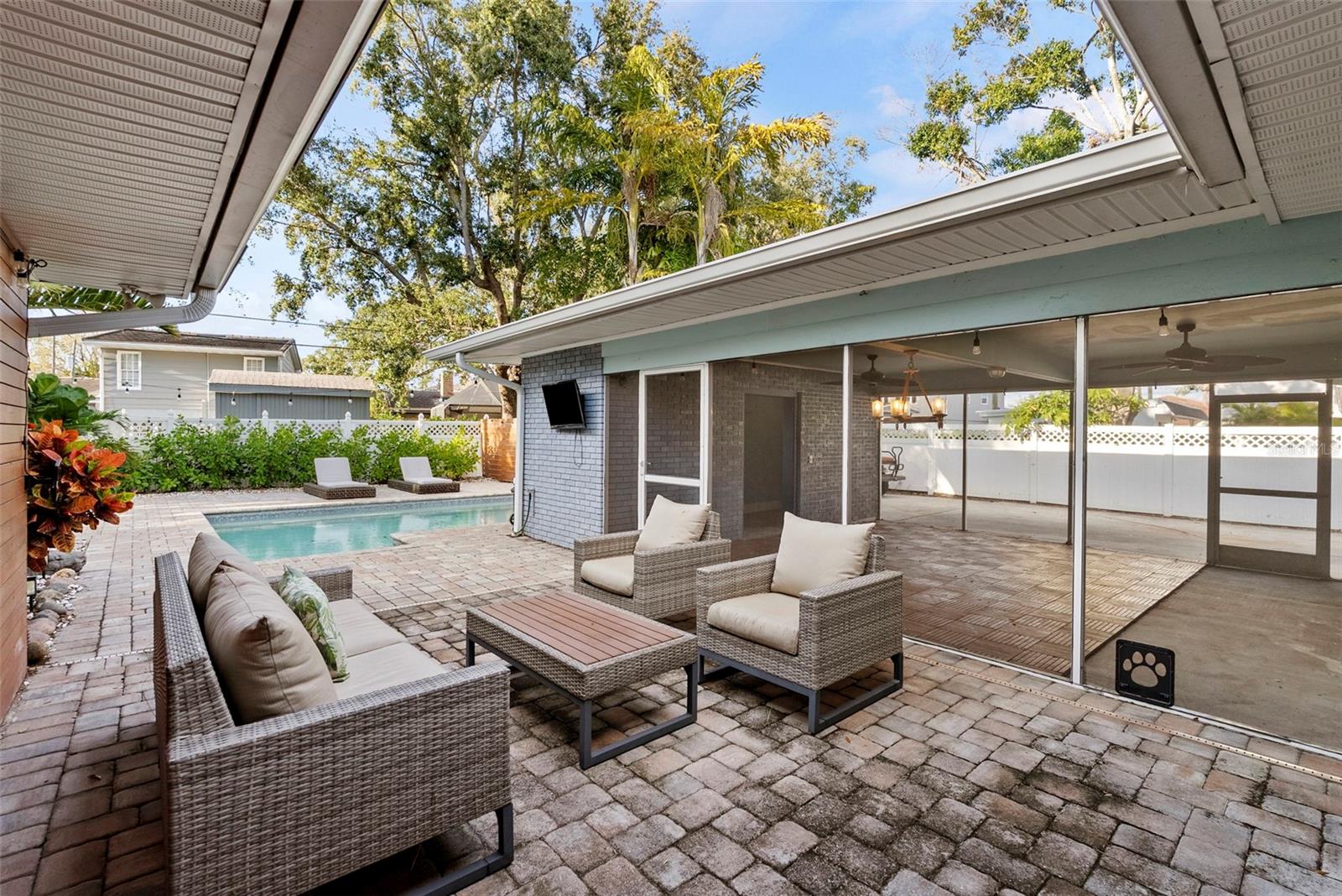 Image 38 of 56 For 710 Davis Boulevard