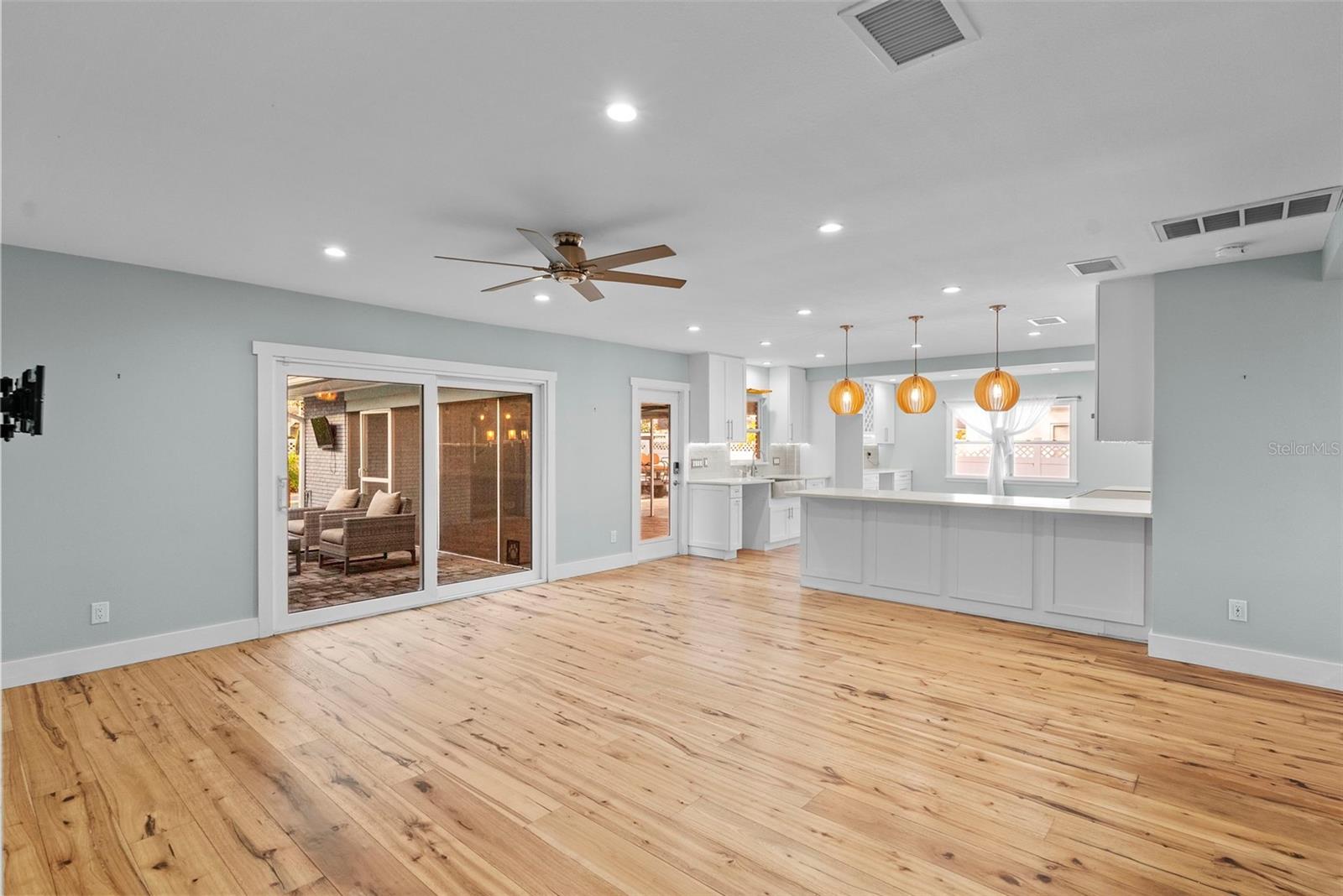 Image 6 of 56 For 710 Davis Boulevard