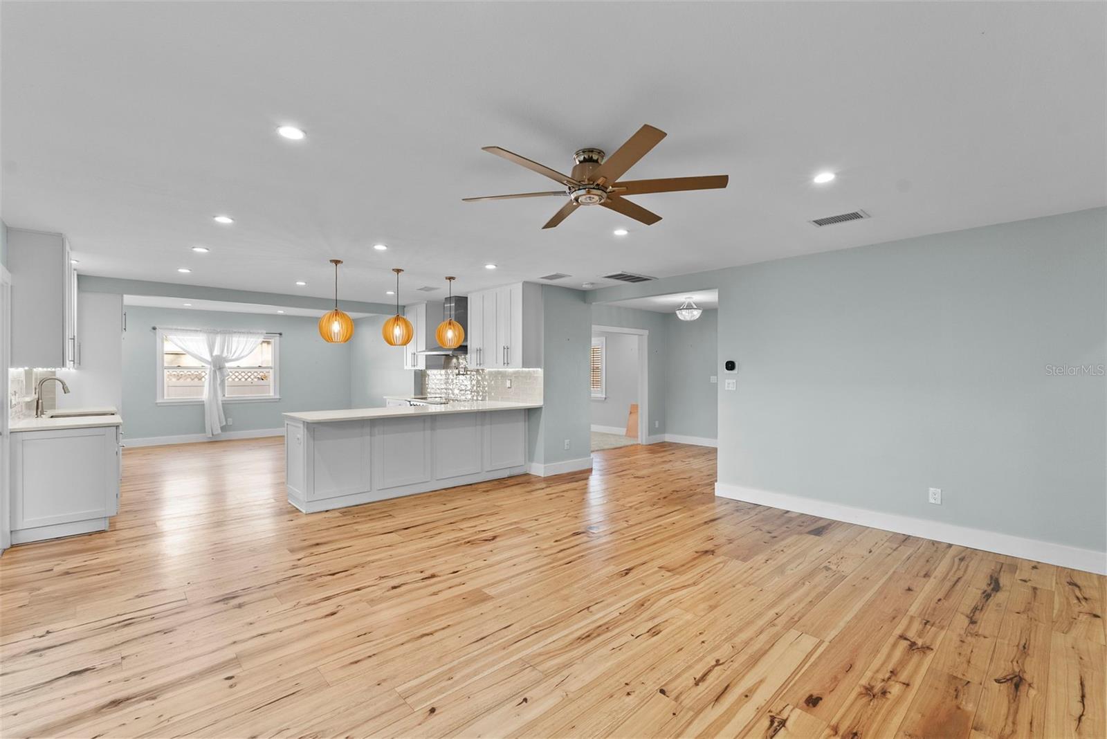 Image 7 of 56 For 710 Davis Boulevard