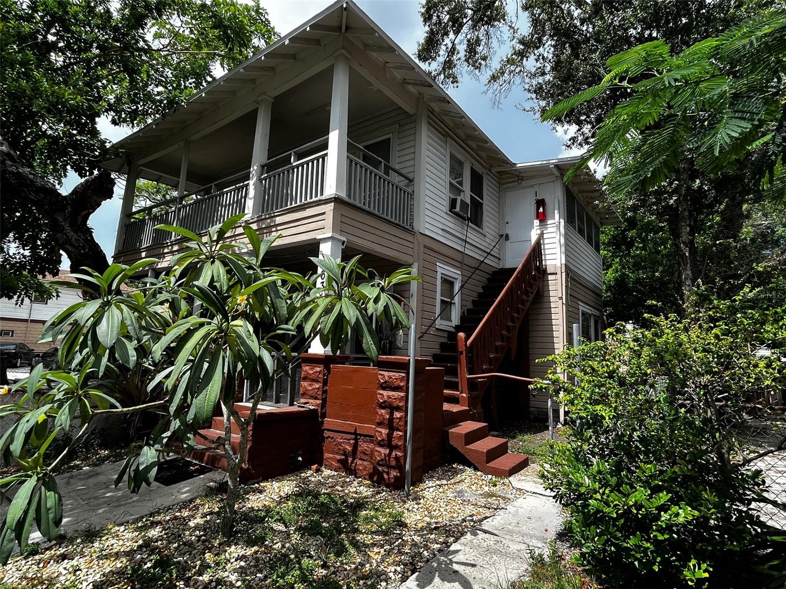 Listing photo id 2 for 540 14th Street N