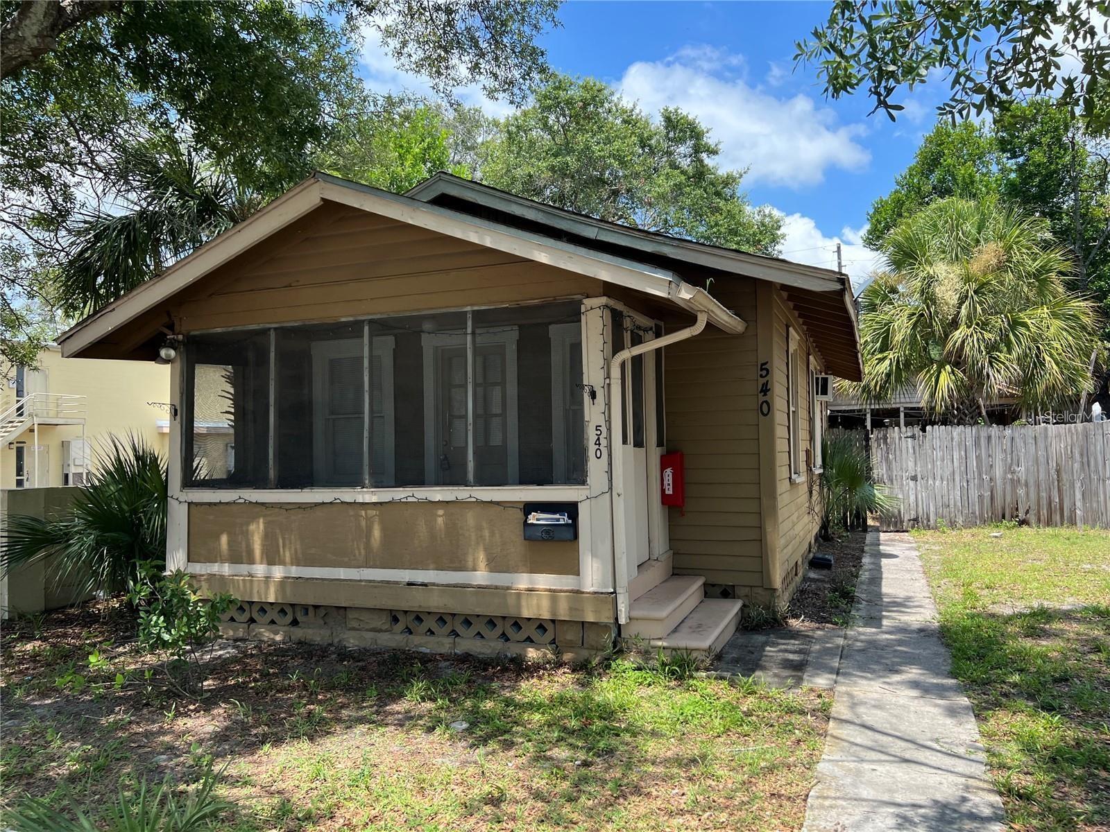 Listing photo id 3 for 540 14th Street N