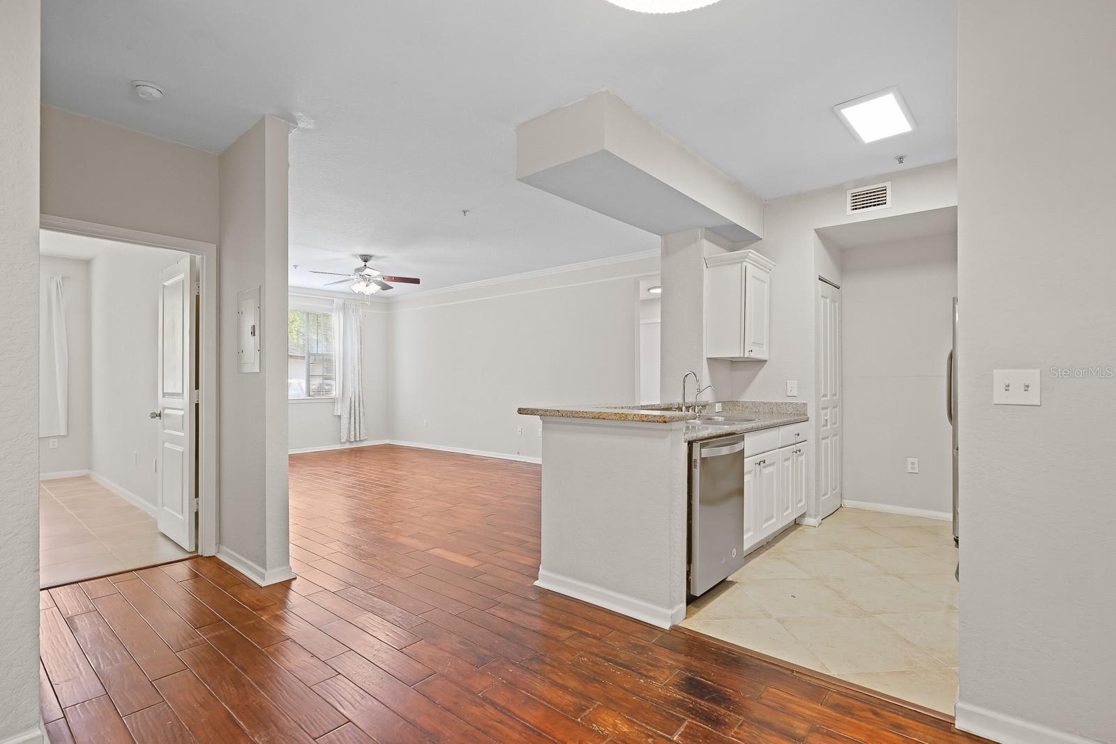 Image 4 of 33 For 17108 Carrington Park Drive 701
