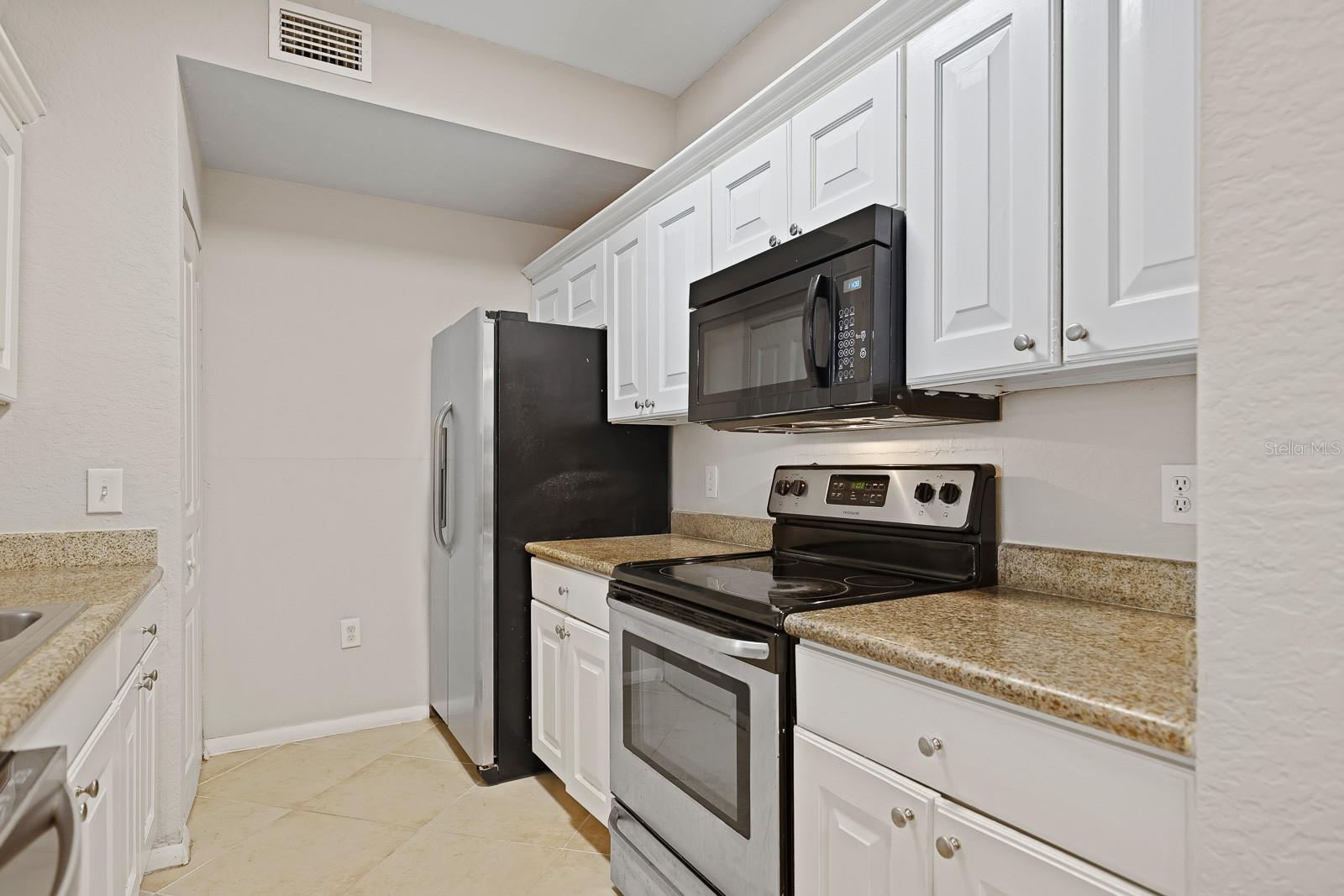 Image 7 of 33 For 17108 Carrington Park Drive 701