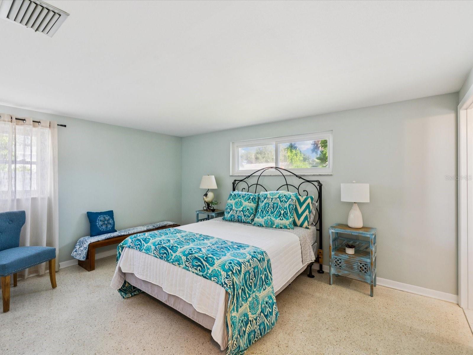Image 17 of 39 For 12367 82nd Avenue