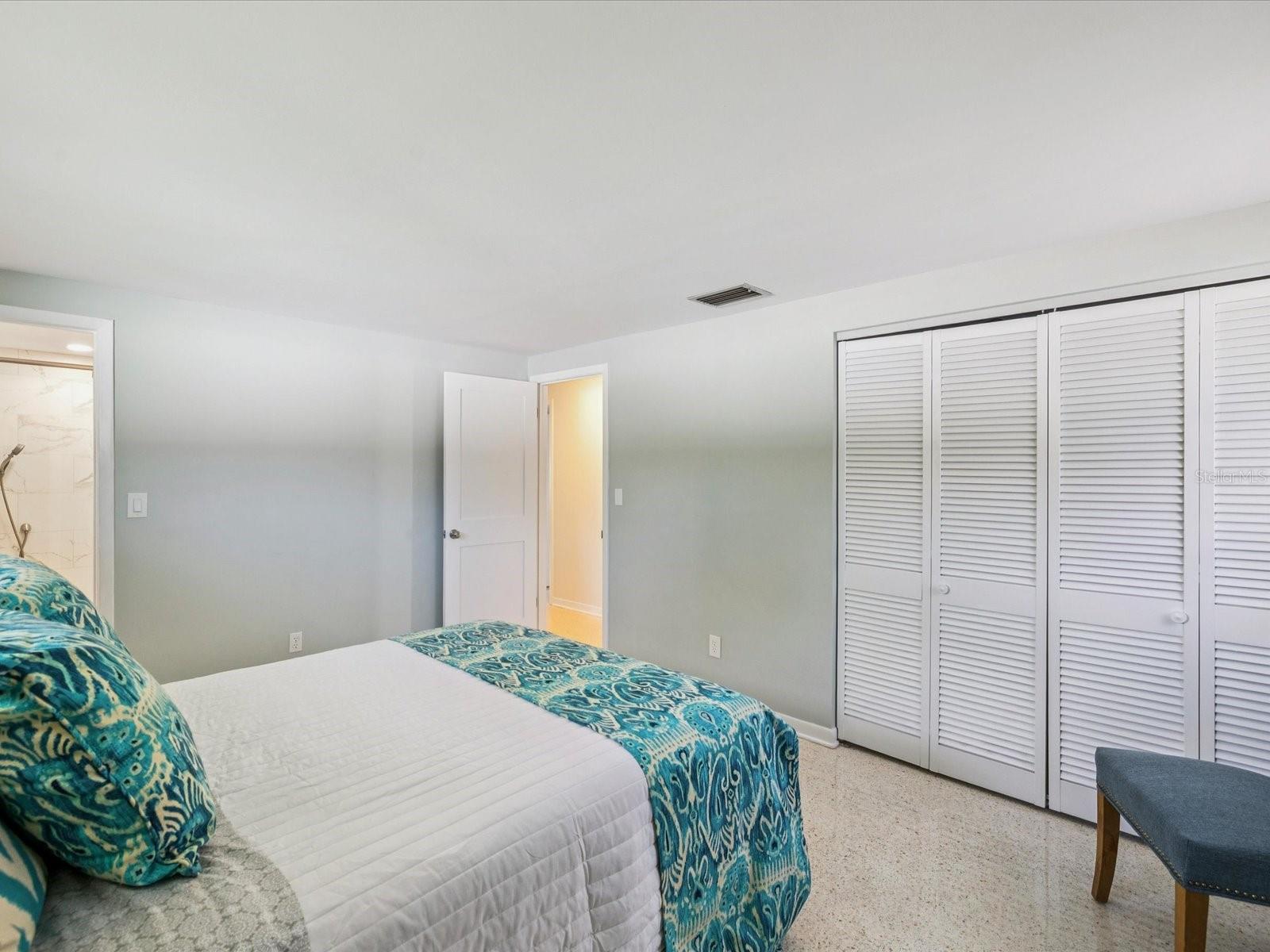 Image 18 of 39 For 12367 82nd Avenue