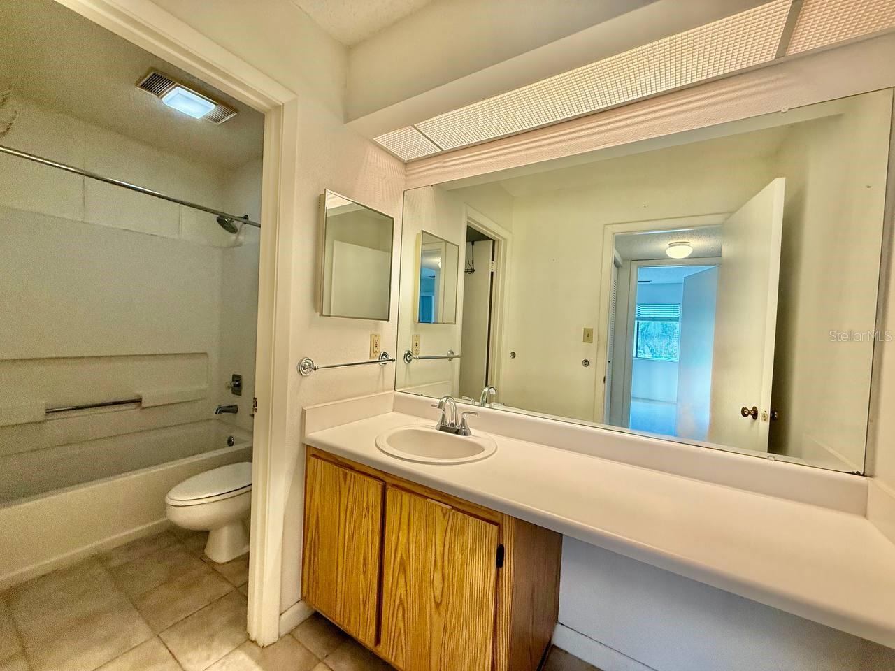 Listing photo id 11 for 13385 Arbor Pointe Circle 203