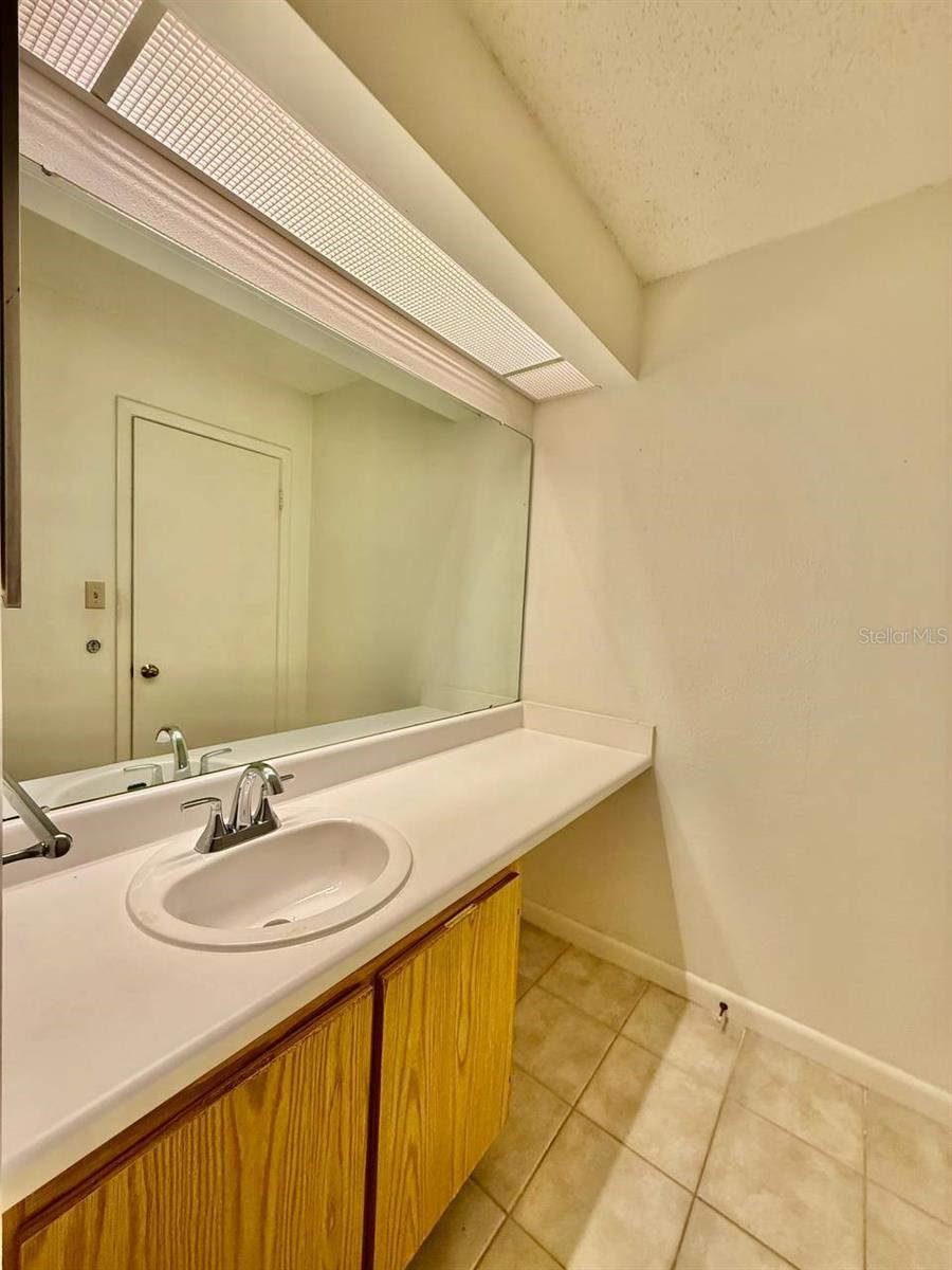 Listing photo id 12 for 13385 Arbor Pointe Circle 203