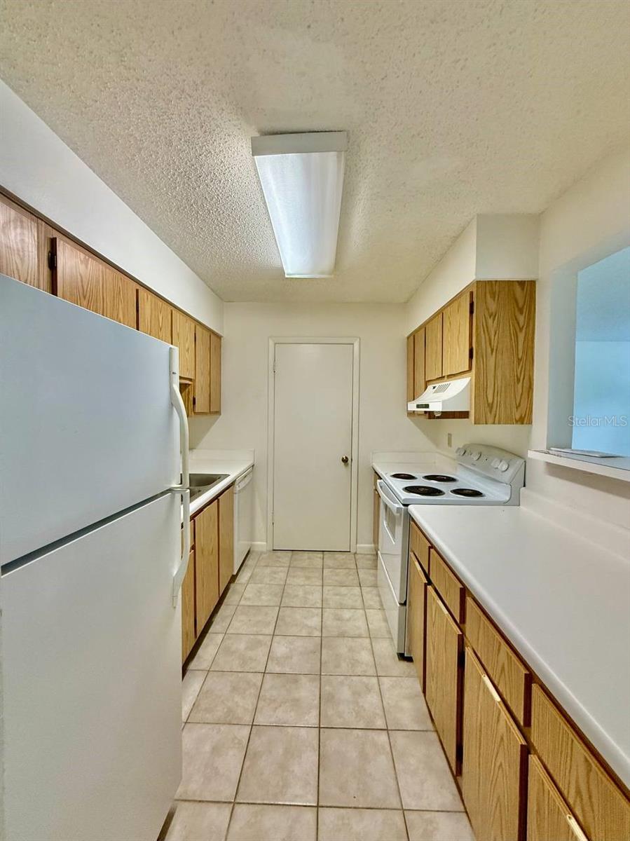 Listing photo id 4 for 13385 Arbor Pointe Circle 203