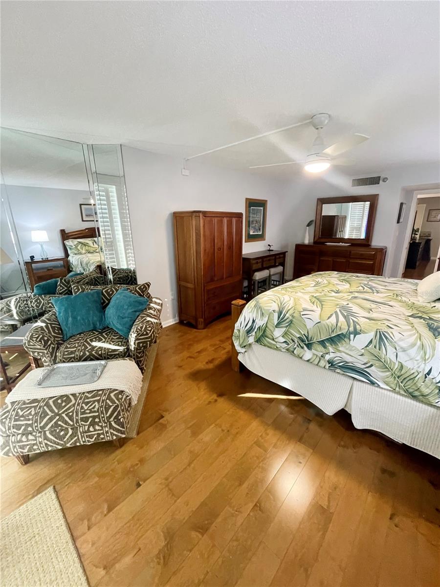 Image 16 of 29 For 1290 Gulf Boulevard 307