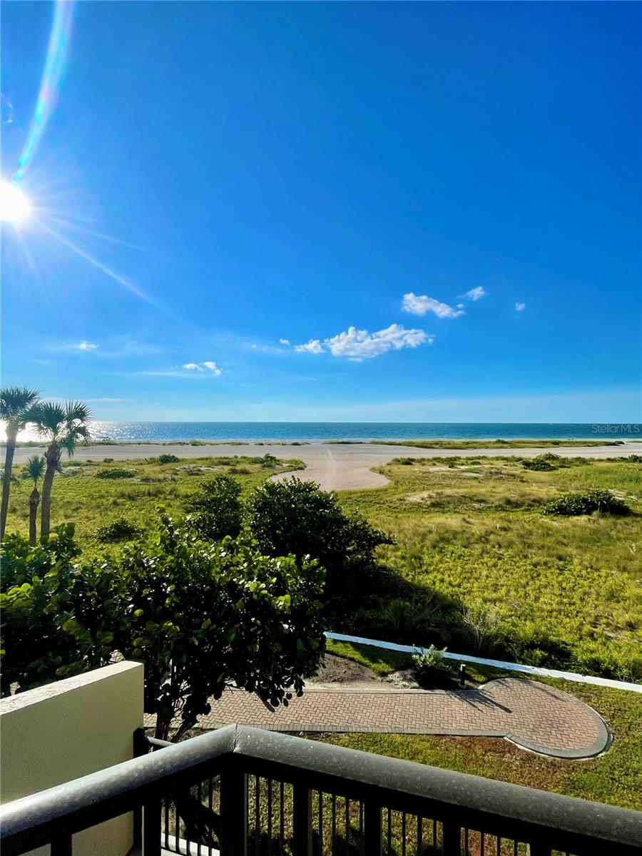 Image 4 of 29 For 1290 Gulf Boulevard 307