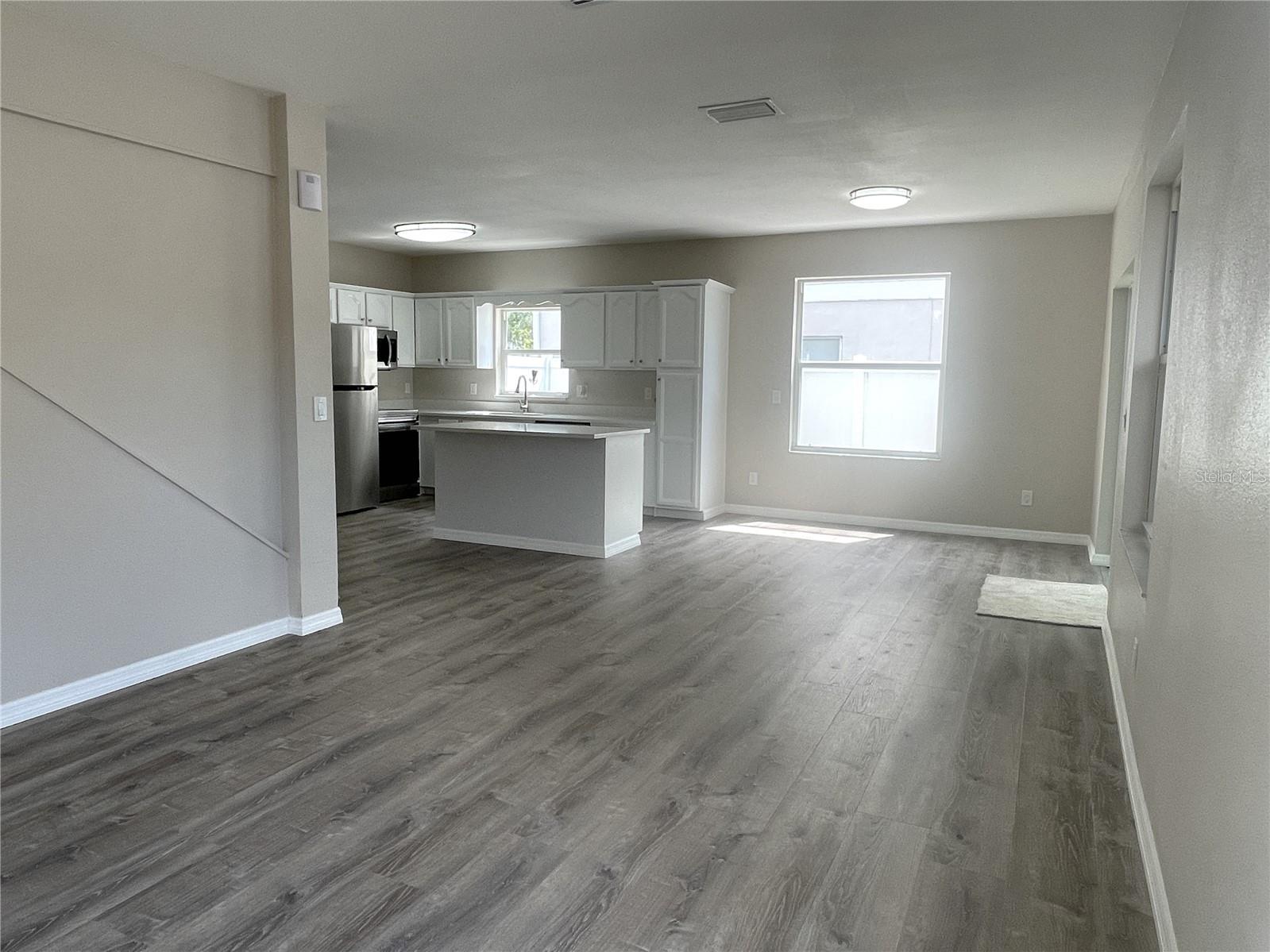 Image 4 of 20 For 16814 Stanza Court