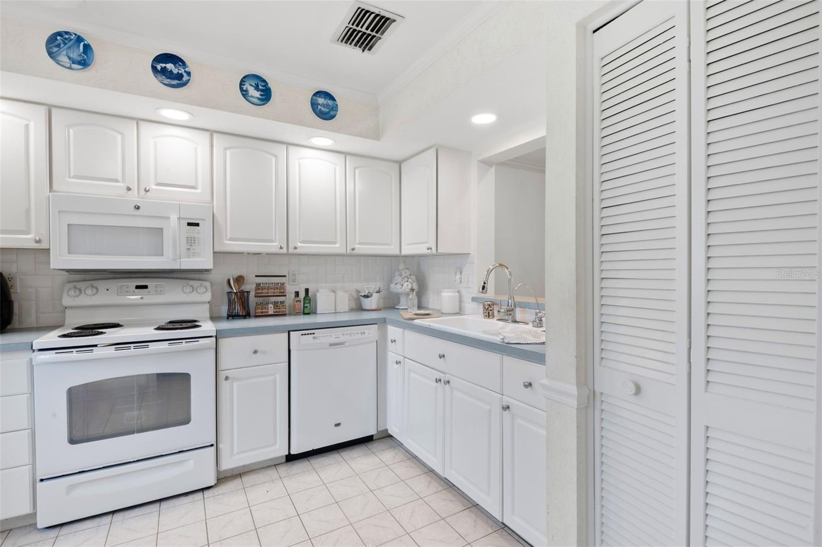 Image 25 of 61 For 1012 Dunrobin Drive D