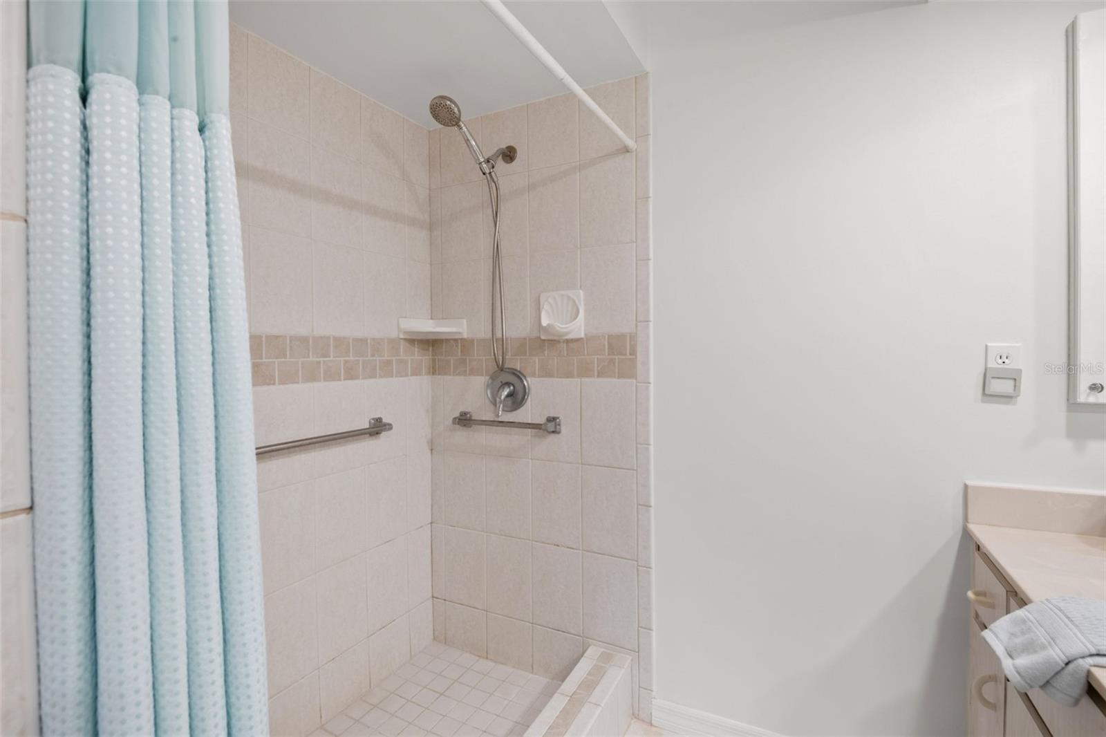 Image 33 of 61 For 1012 Dunrobin Drive D