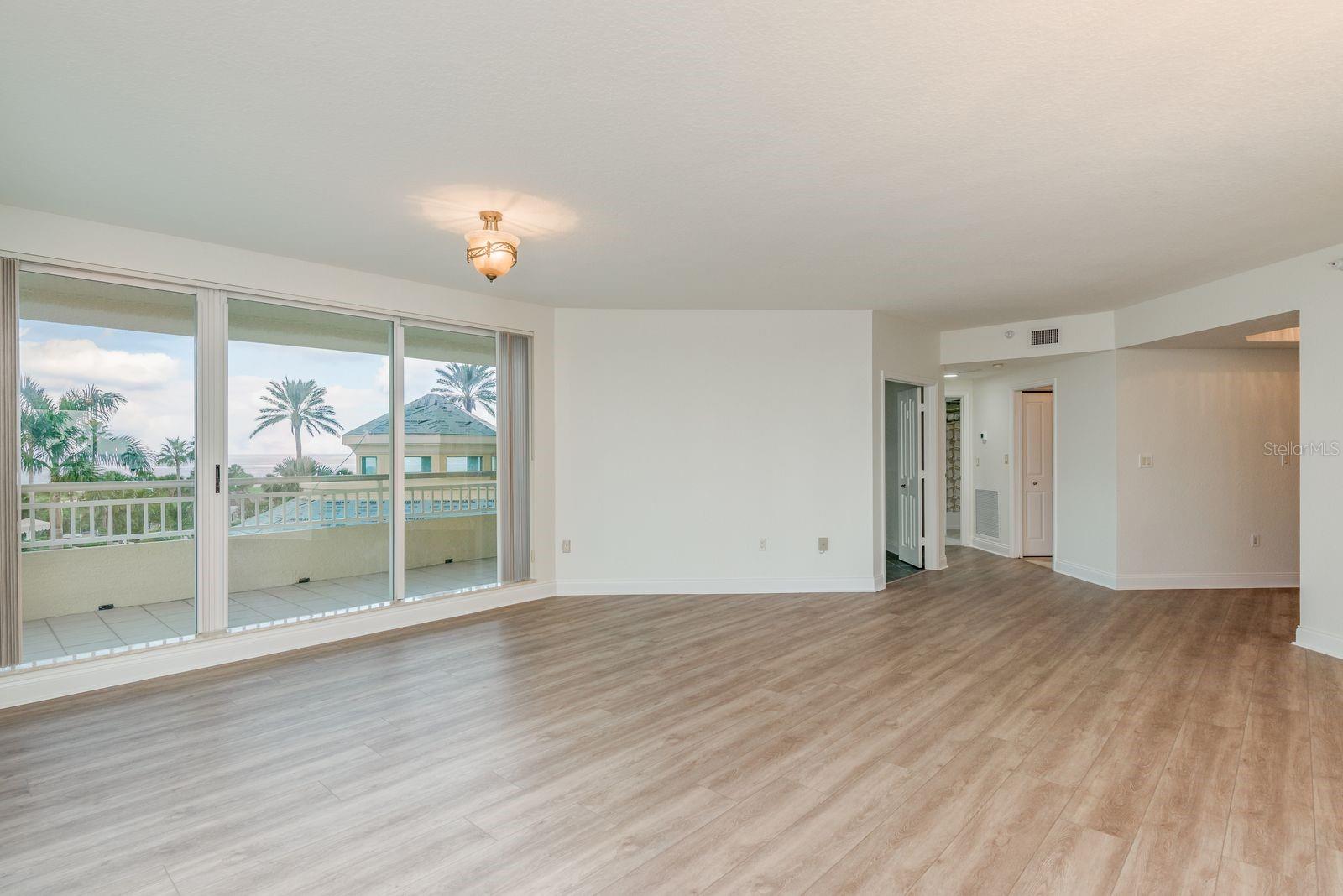 Image 12 of 78 For 1170 Gulf Boulevard 305
