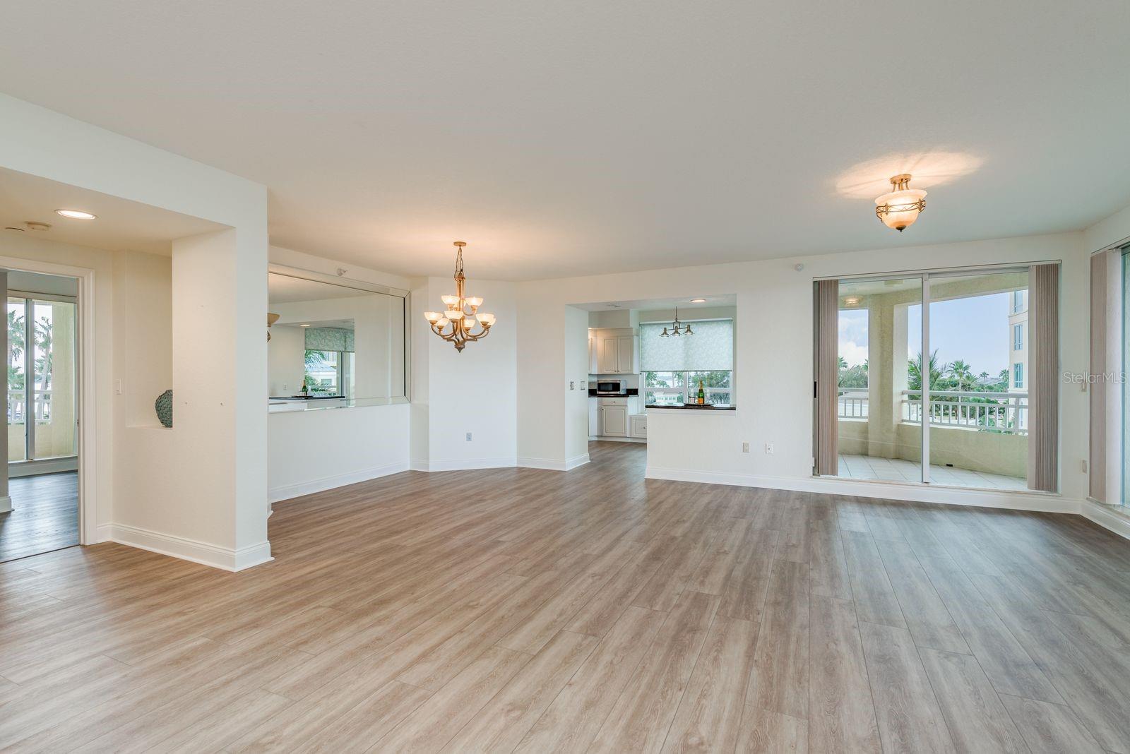 Image 13 of 78 For 1170 Gulf Boulevard 305
