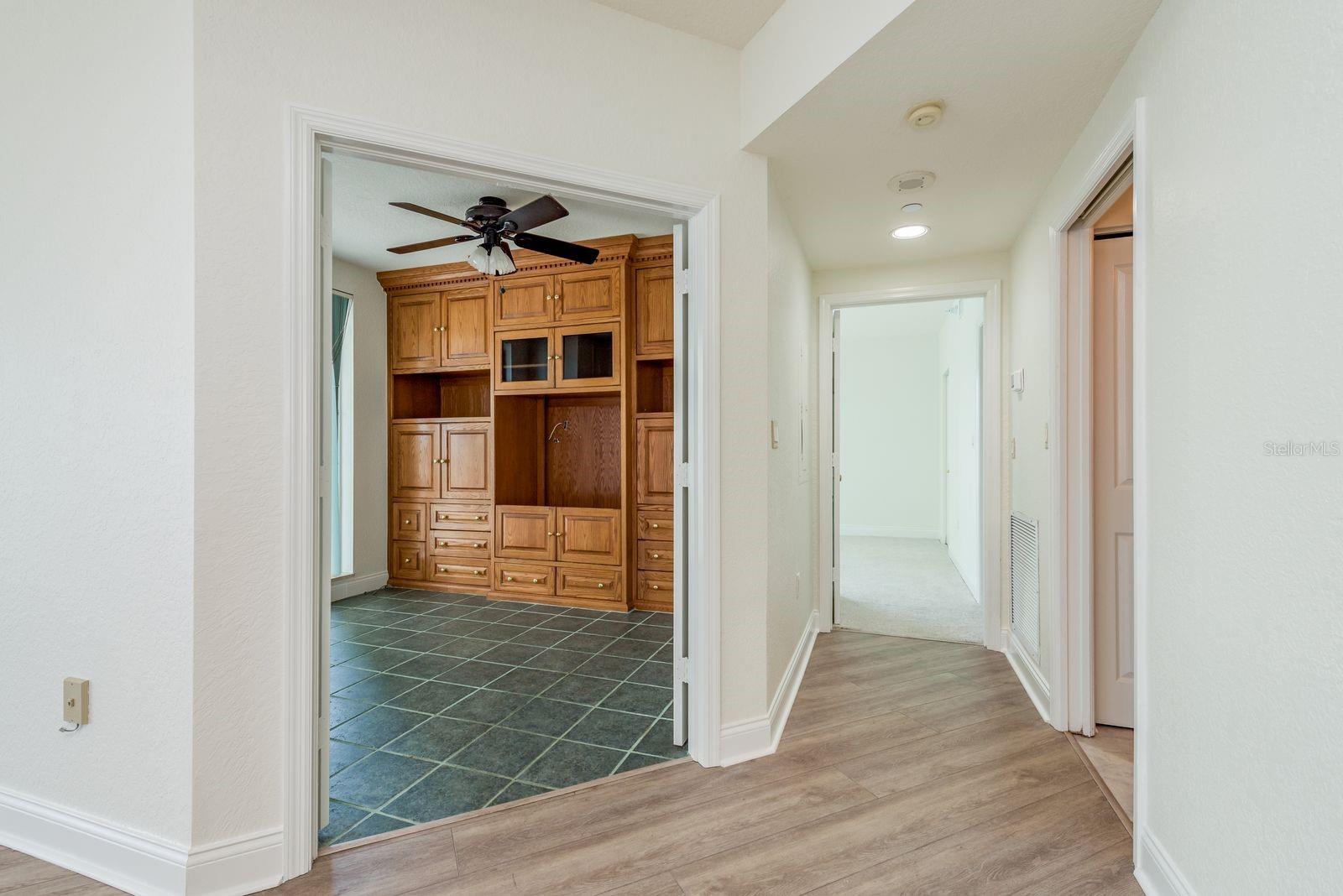 Image 8 of 78 For 1170 Gulf Boulevard 305
