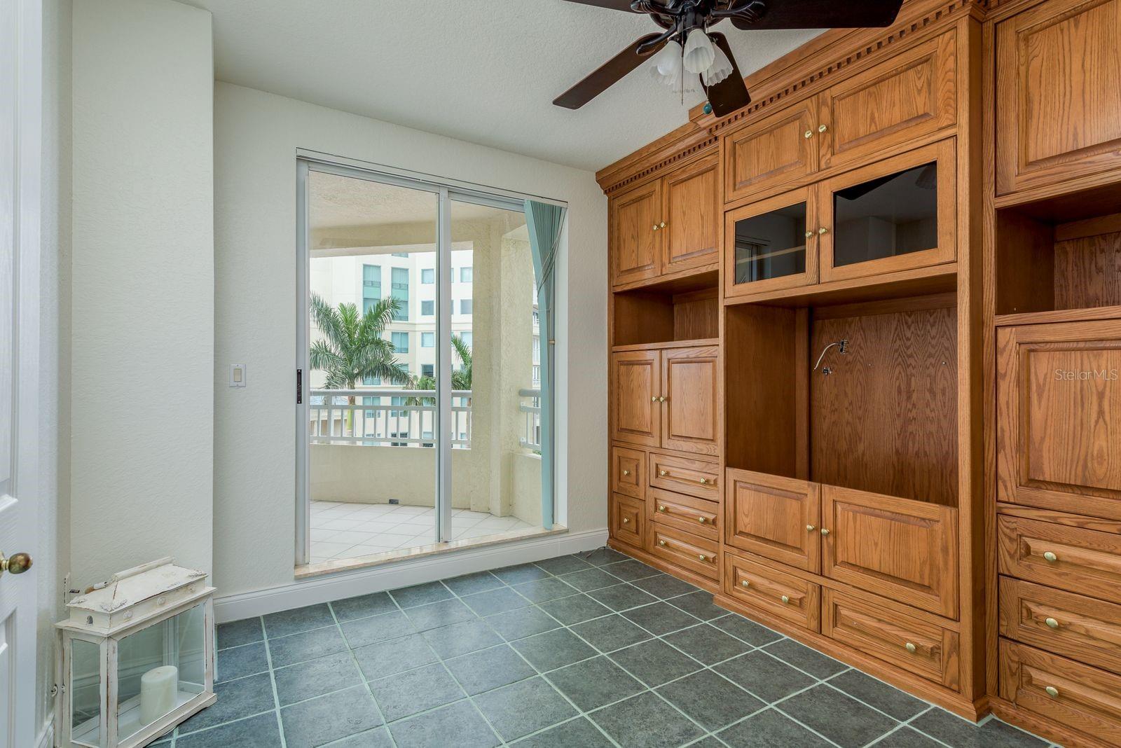 Image 9 of 78 For 1170 Gulf Boulevard 305