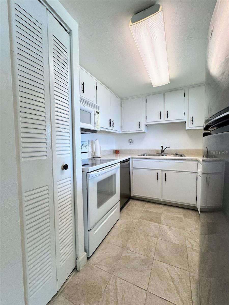 Image 10 of 23 For 7701 Starkey Road 618