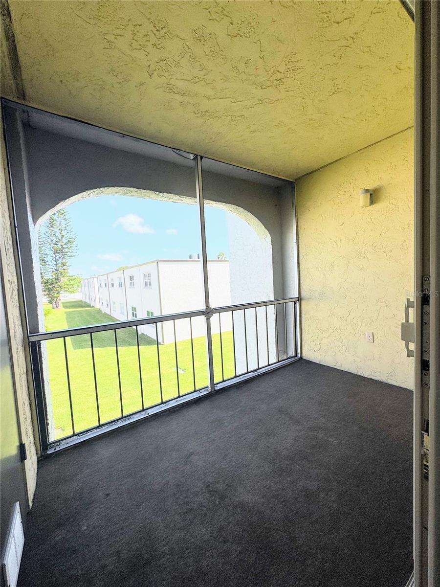 Image 16 of 23 For 7701 Starkey Road 618