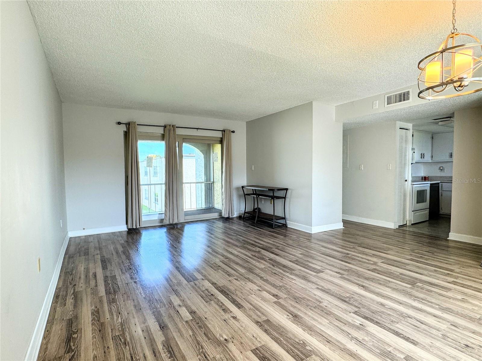 Image 4 of 23 For 7701 Starkey Road 618
