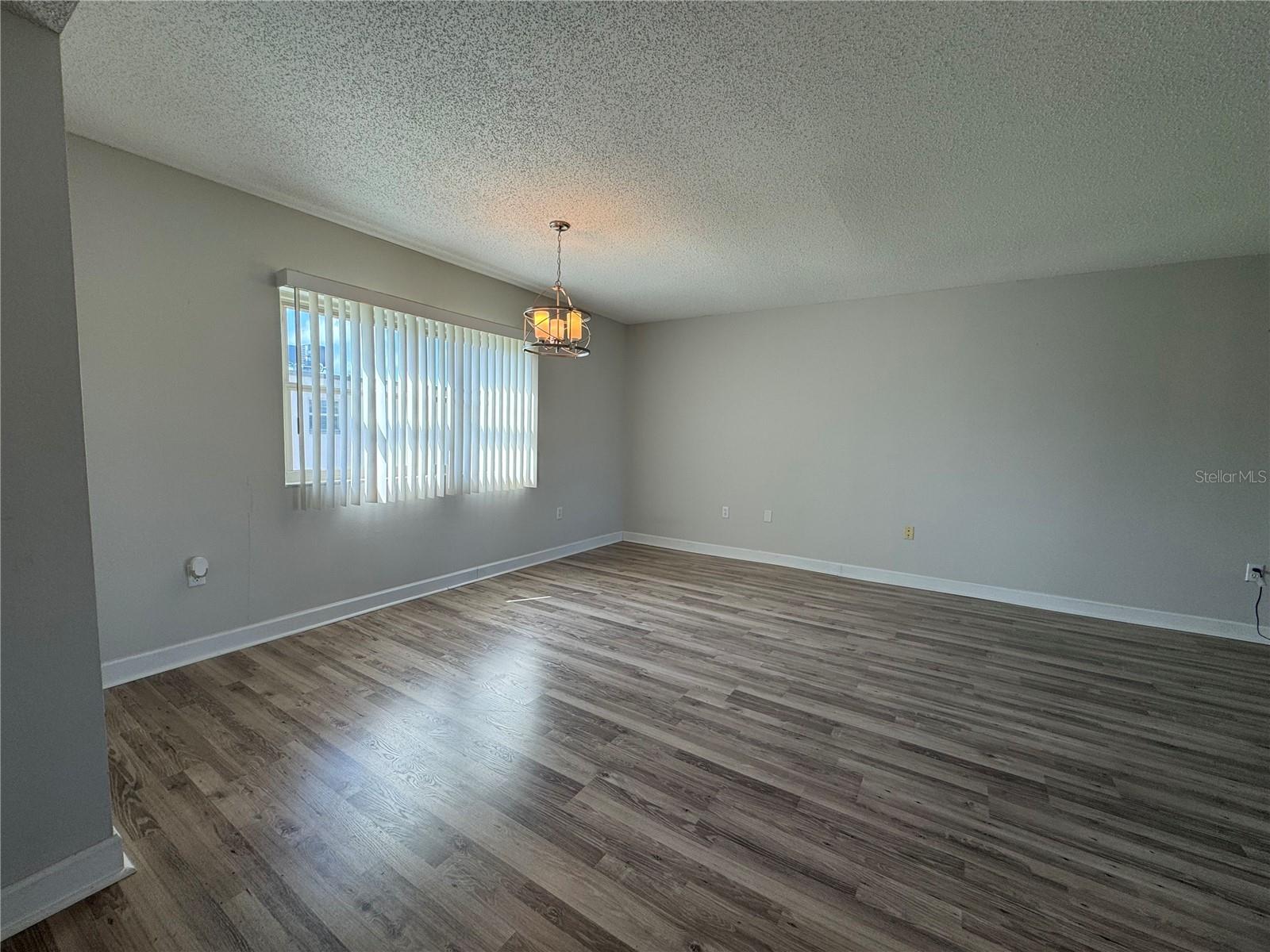 Image 5 of 23 For 7701 Starkey Road 618