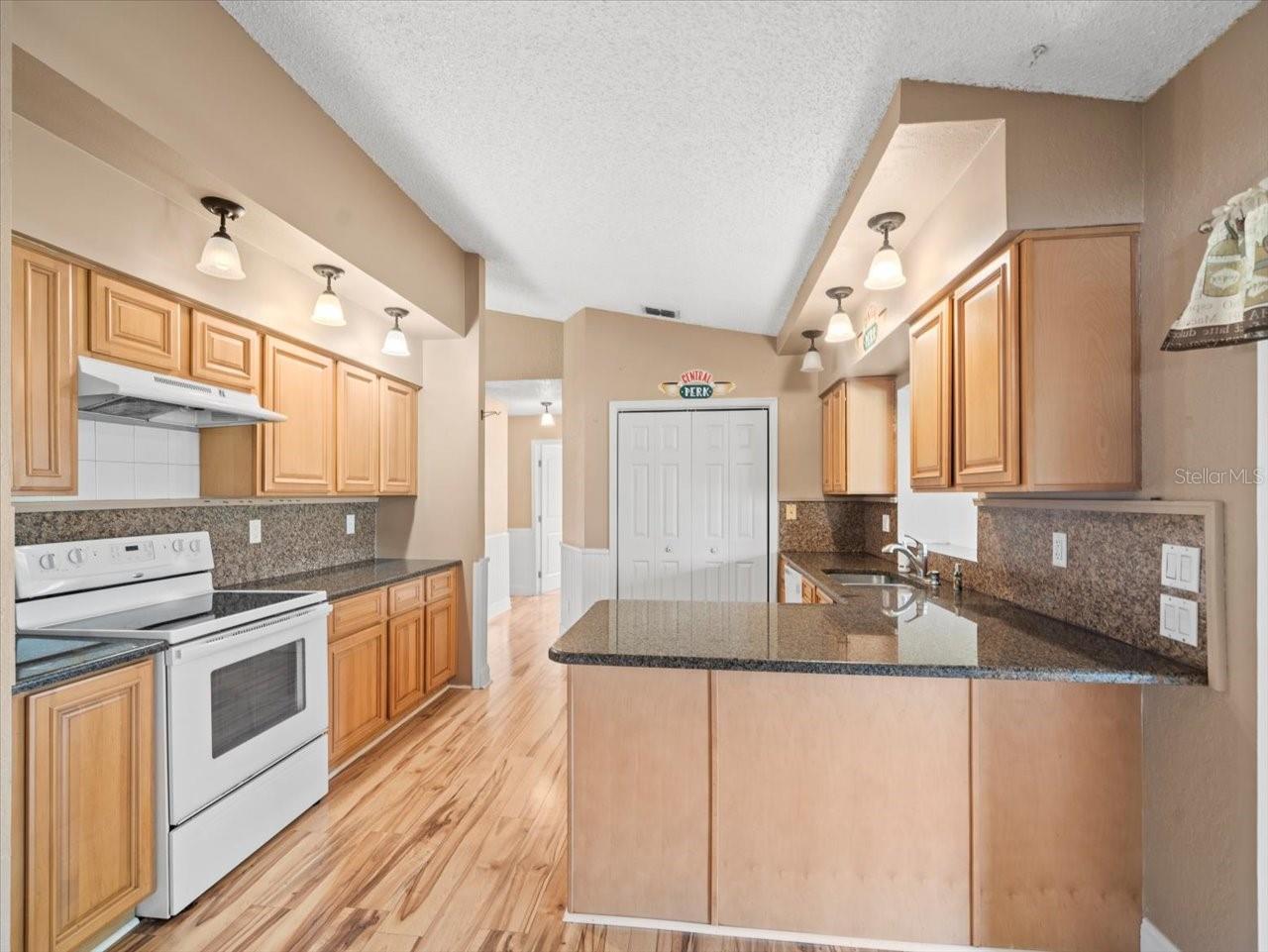 Image 13 of 43 For 9227 Nightingale Road