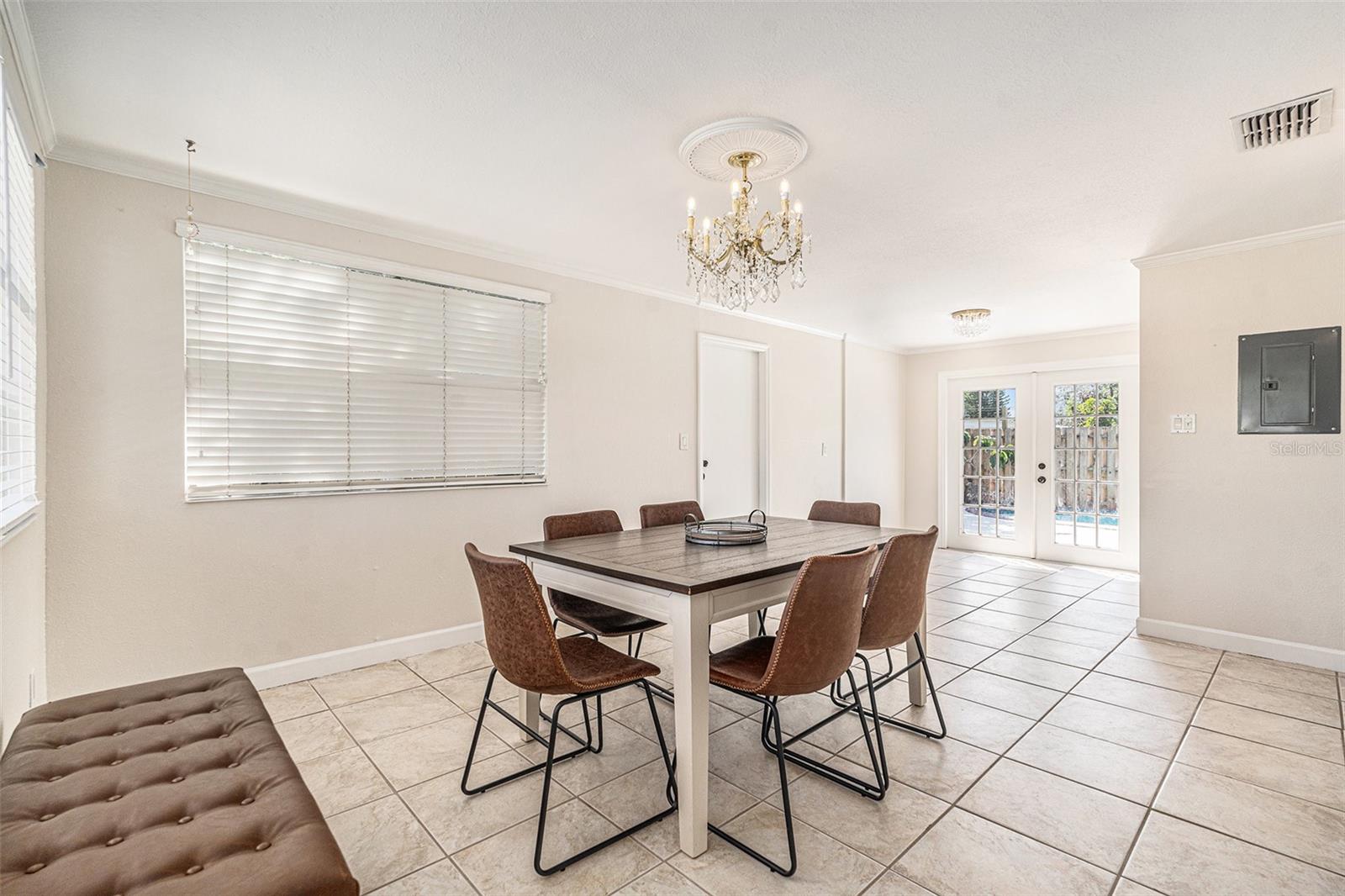 Listing photo id 10 for 4016 Montgomery Terrace