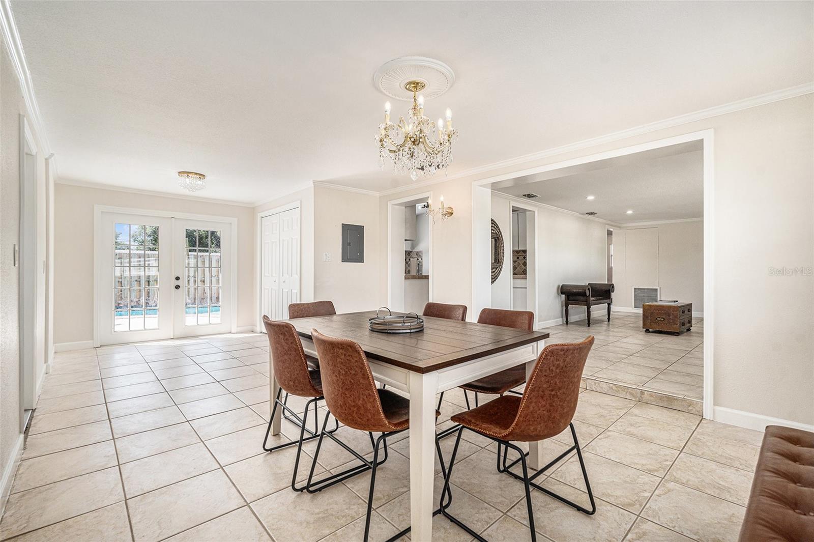 Listing photo id 11 for 4016 Montgomery Terrace