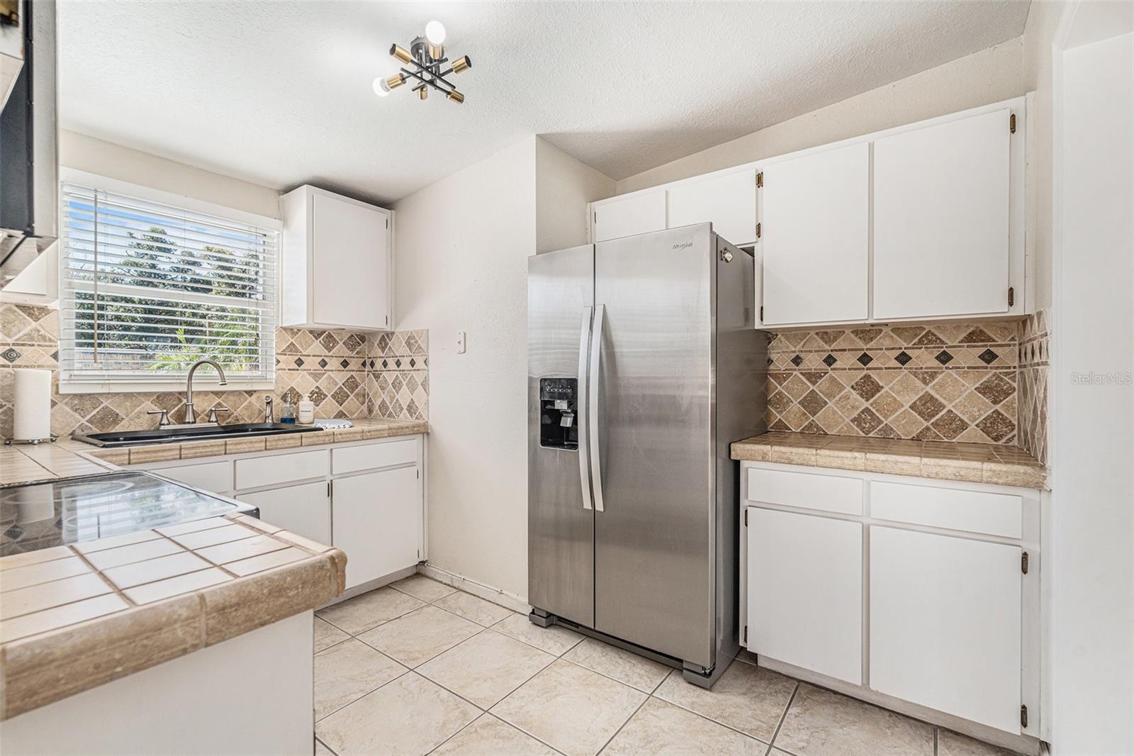 Listing photo id 13 for 4016 Montgomery Terrace