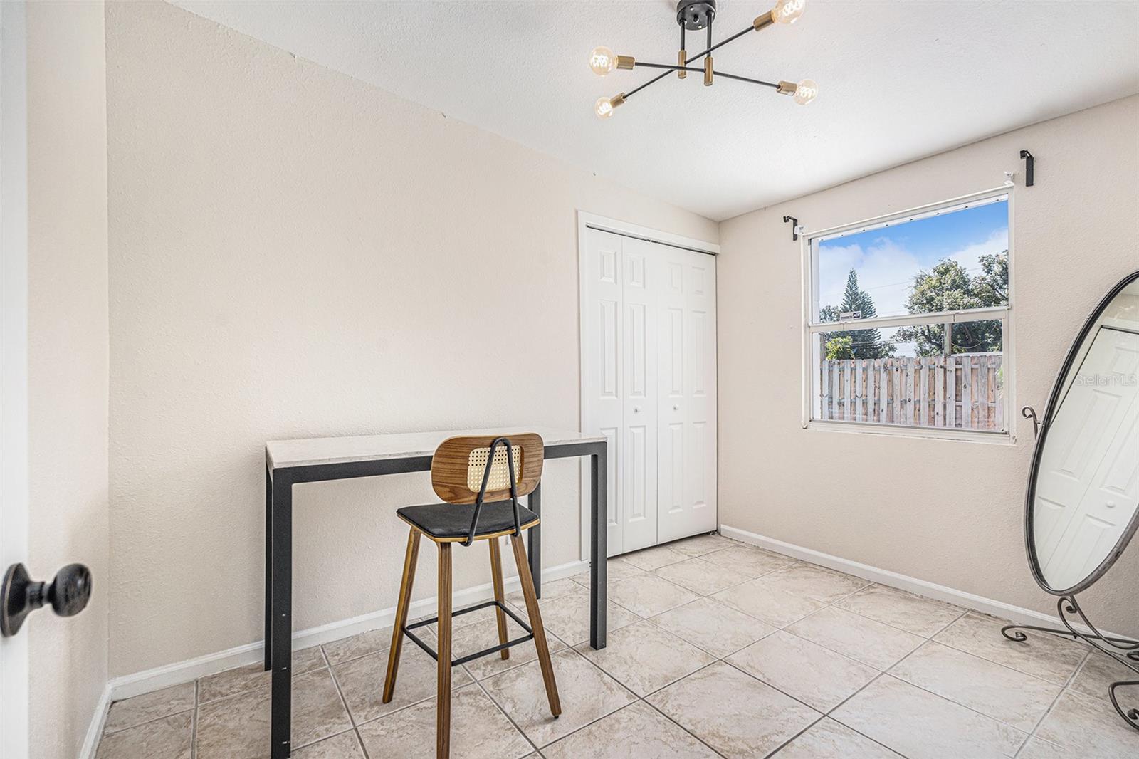 Listing photo id 15 for 4016 Montgomery Terrace