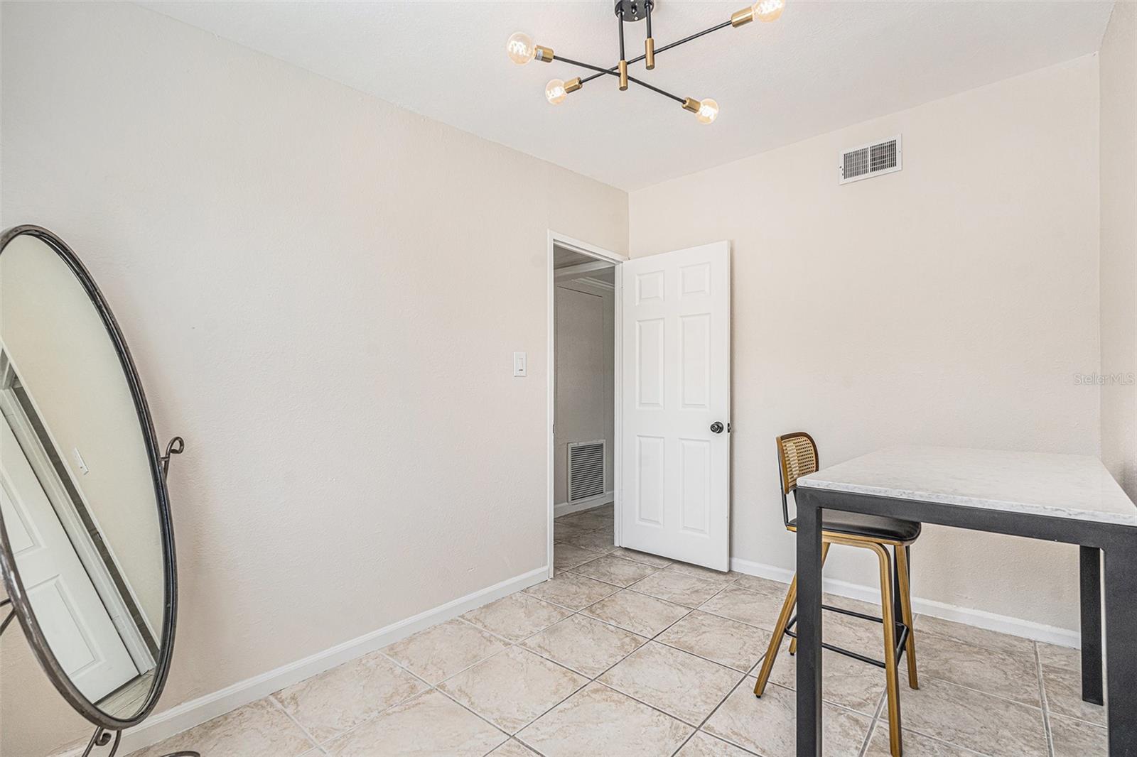 Listing photo id 16 for 4016 Montgomery Terrace