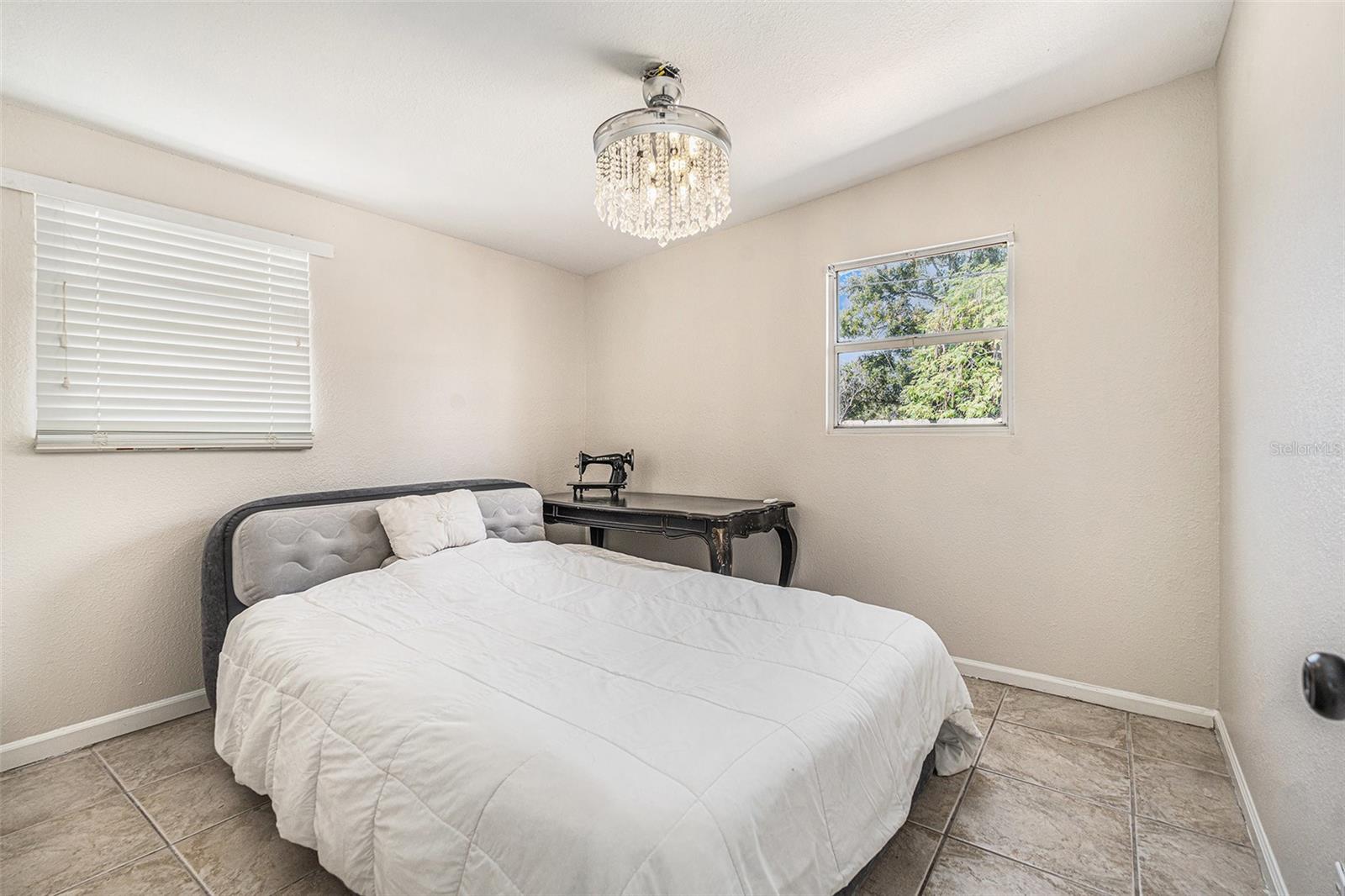 Listing photo id 17 for 4016 Montgomery Terrace