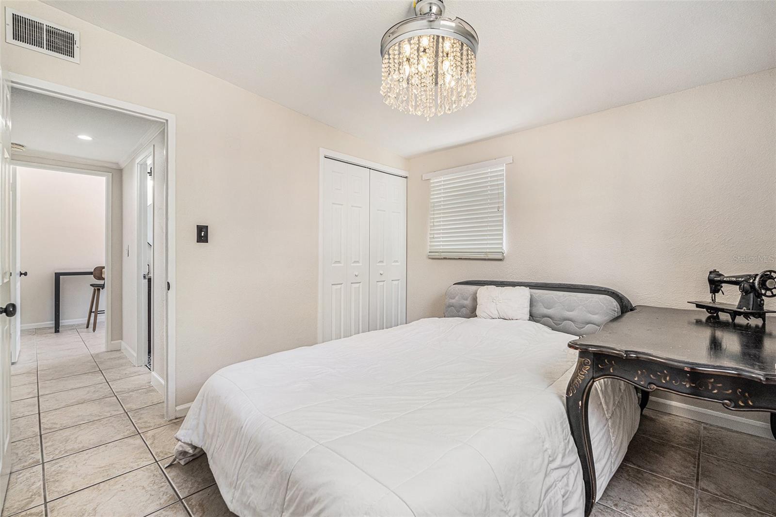 Listing photo id 18 for 4016 Montgomery Terrace