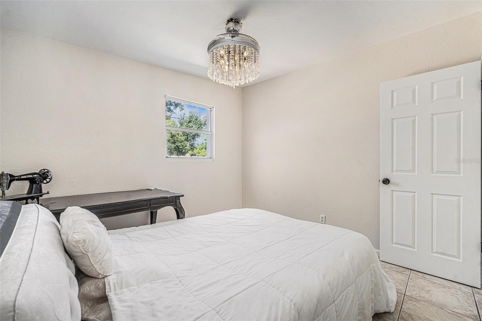 Listing photo id 19 for 4016 Montgomery Terrace