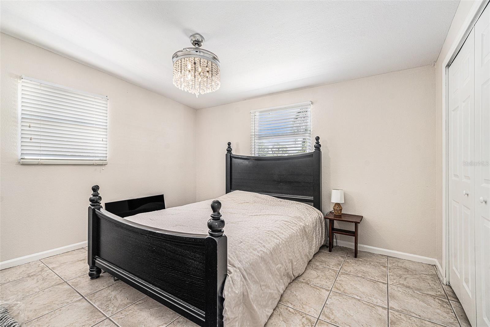 Listing photo id 20 for 4016 Montgomery Terrace