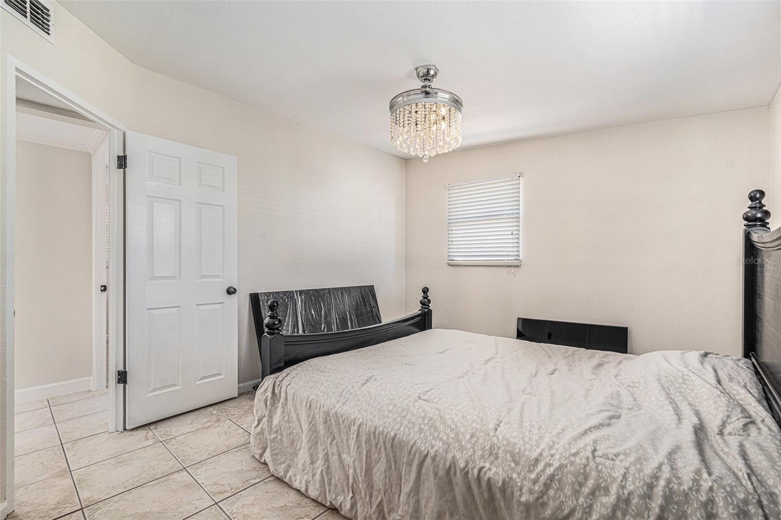 Listing photo id 22 for 4016 Montgomery Terrace