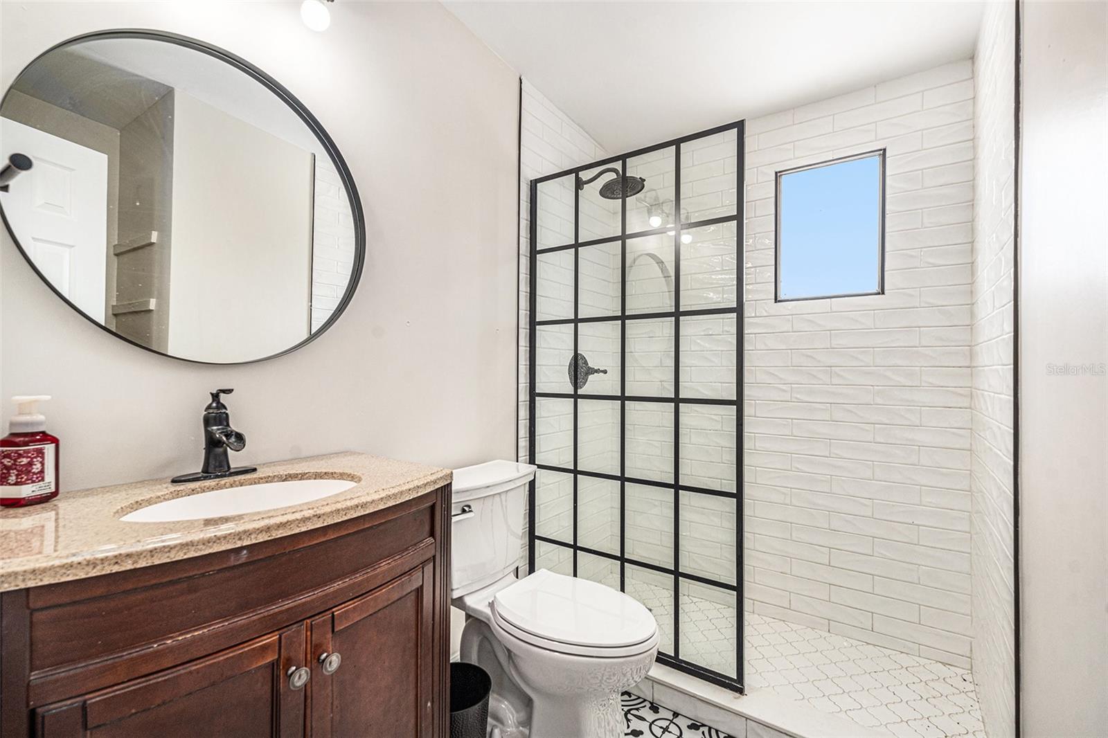 Listing photo id 24 for 4016 Montgomery Terrace